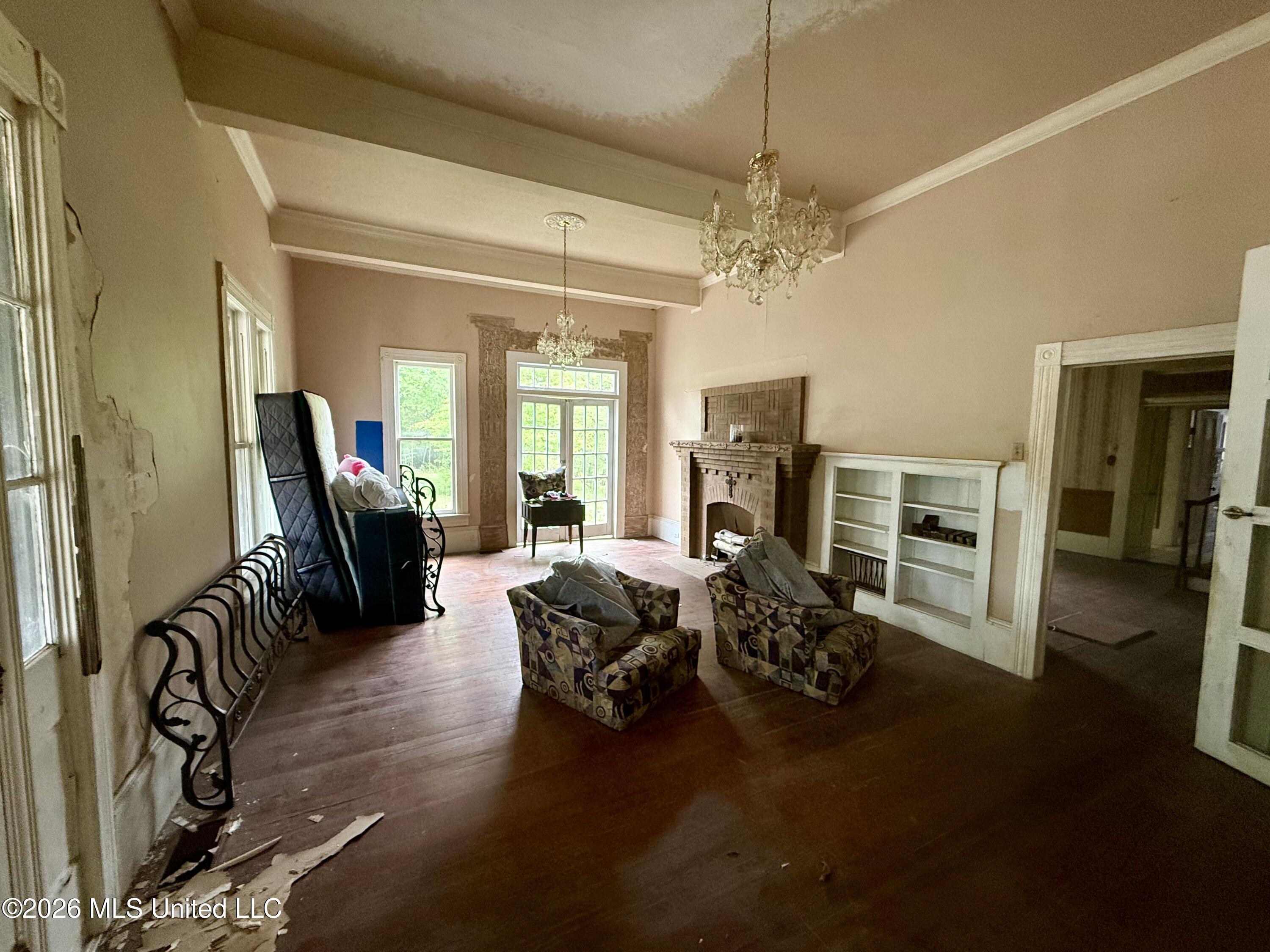 101 S Main Street Property Photo 3