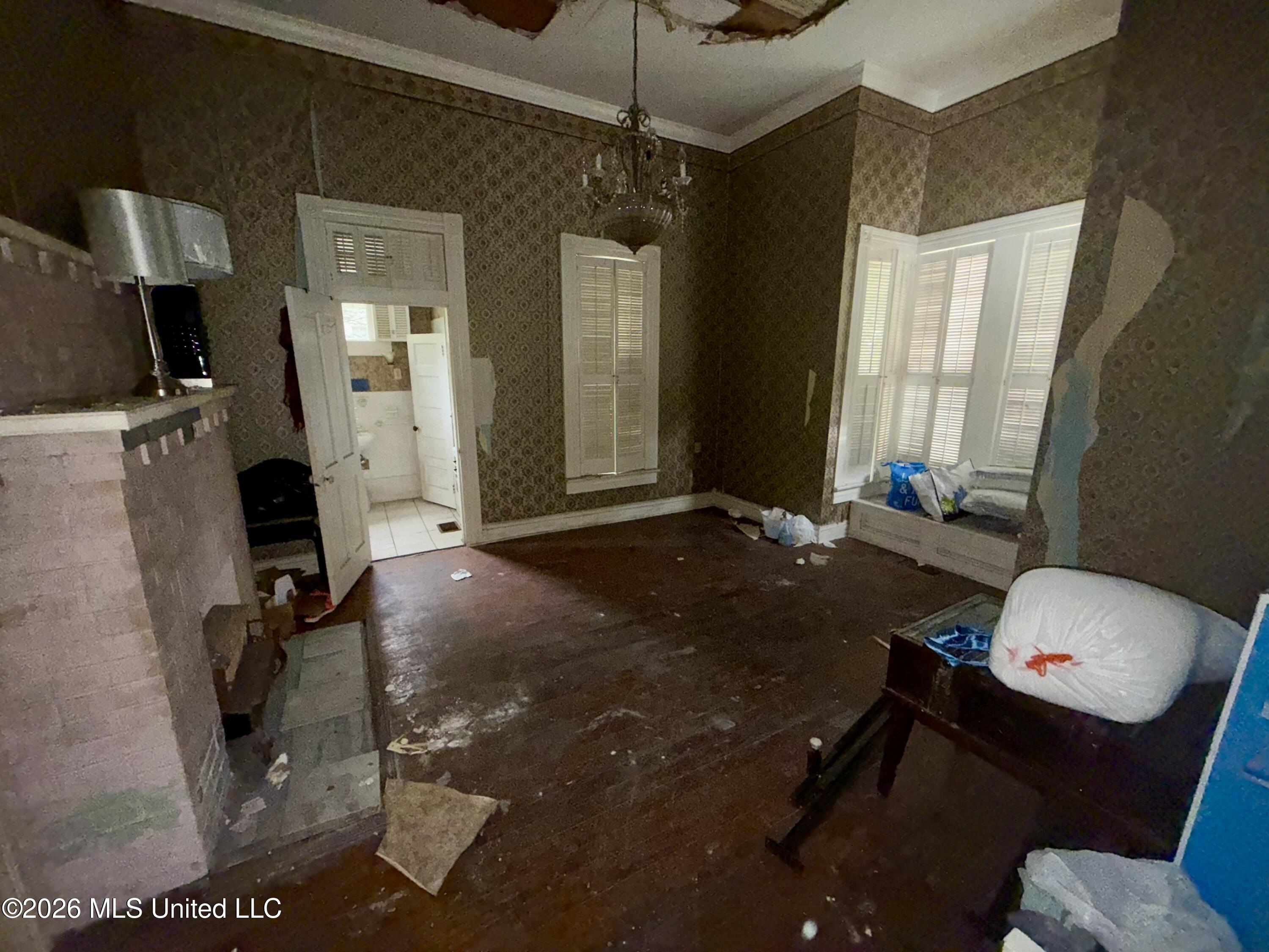101 S Main Street Property Photo 5