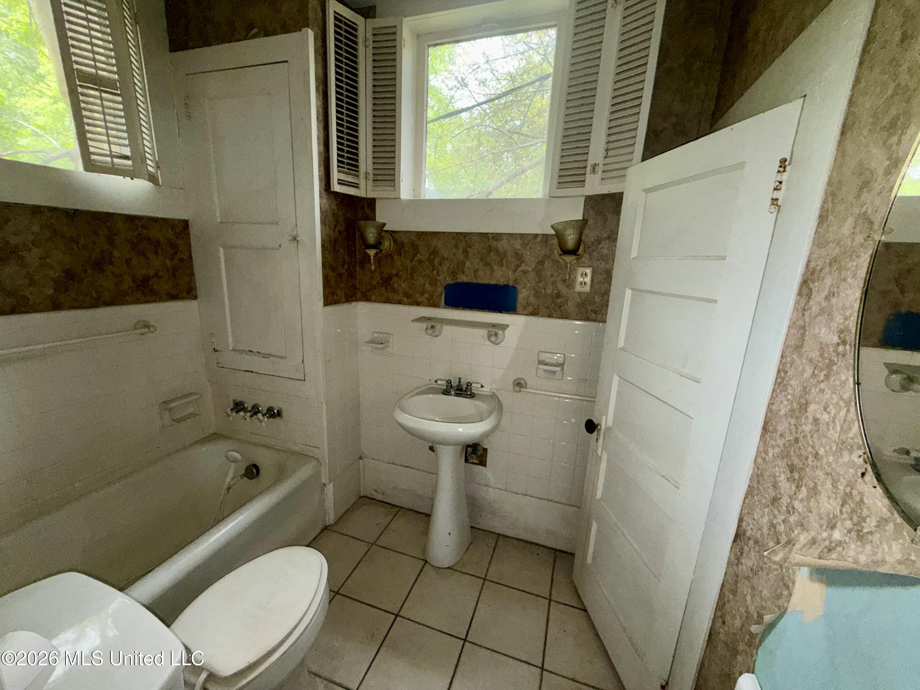 101 S Main Street Property Photo 6
