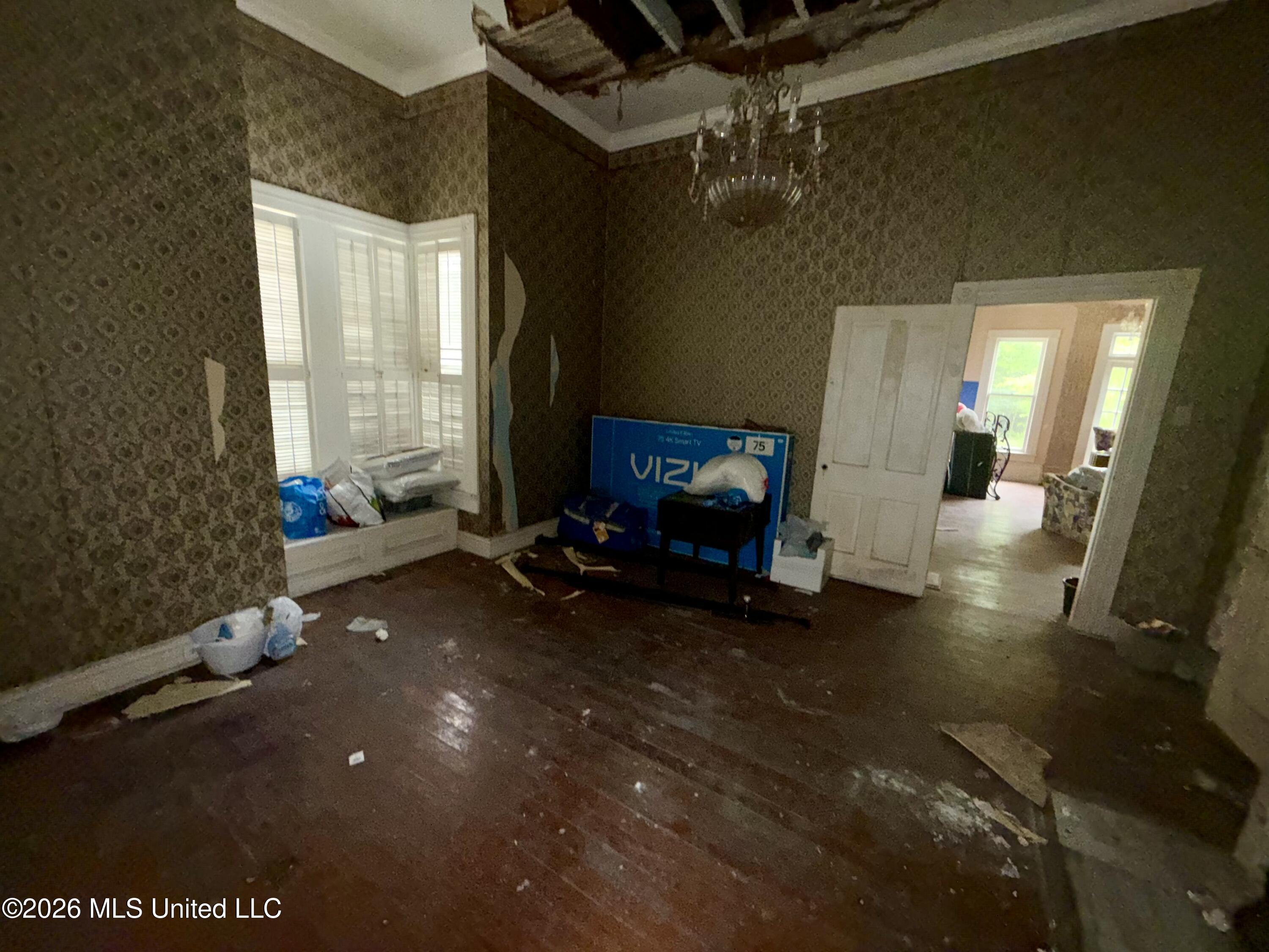 101 S Main Street Property Photo 7