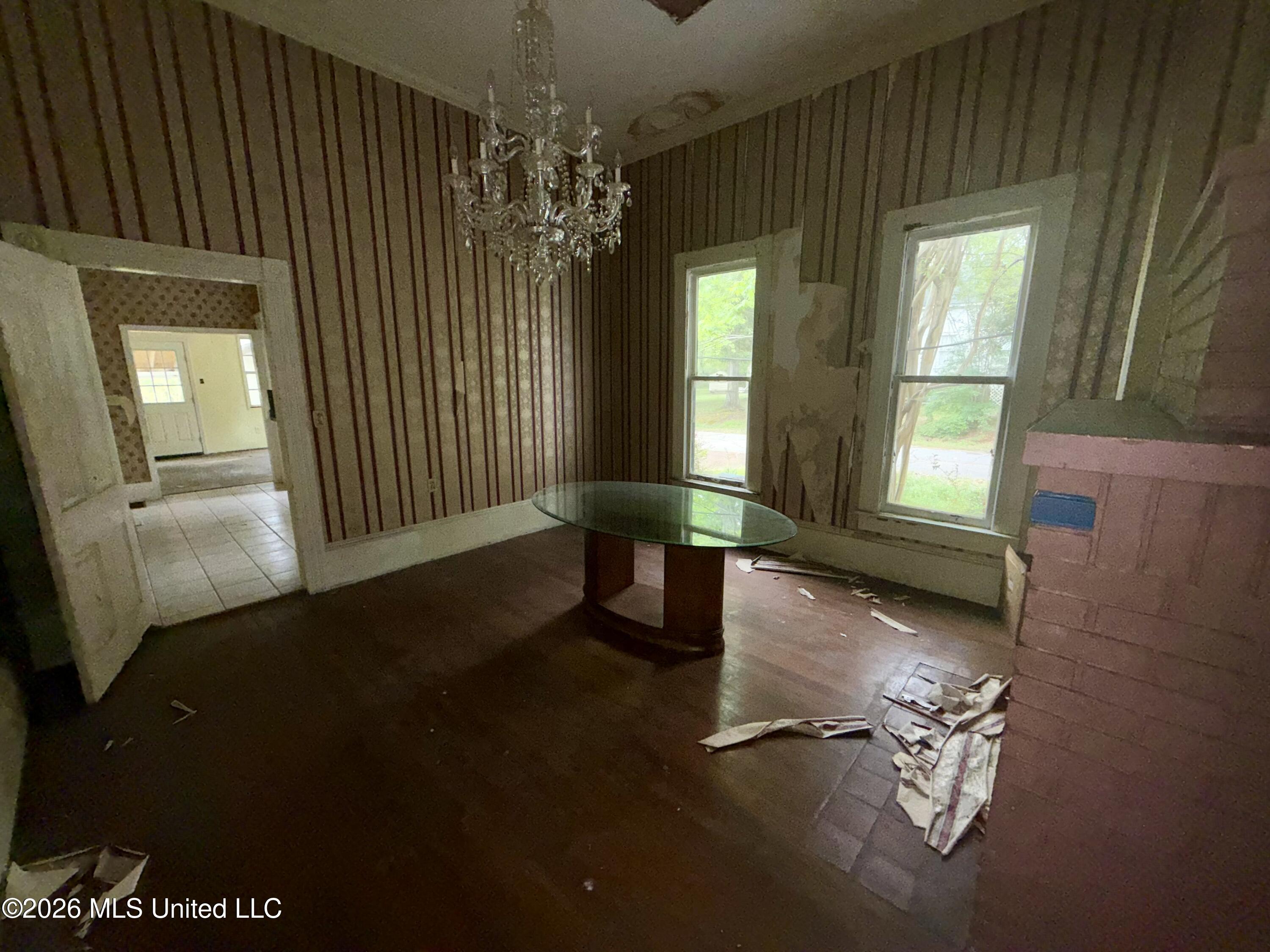 101 S Main Street Property Photo 8