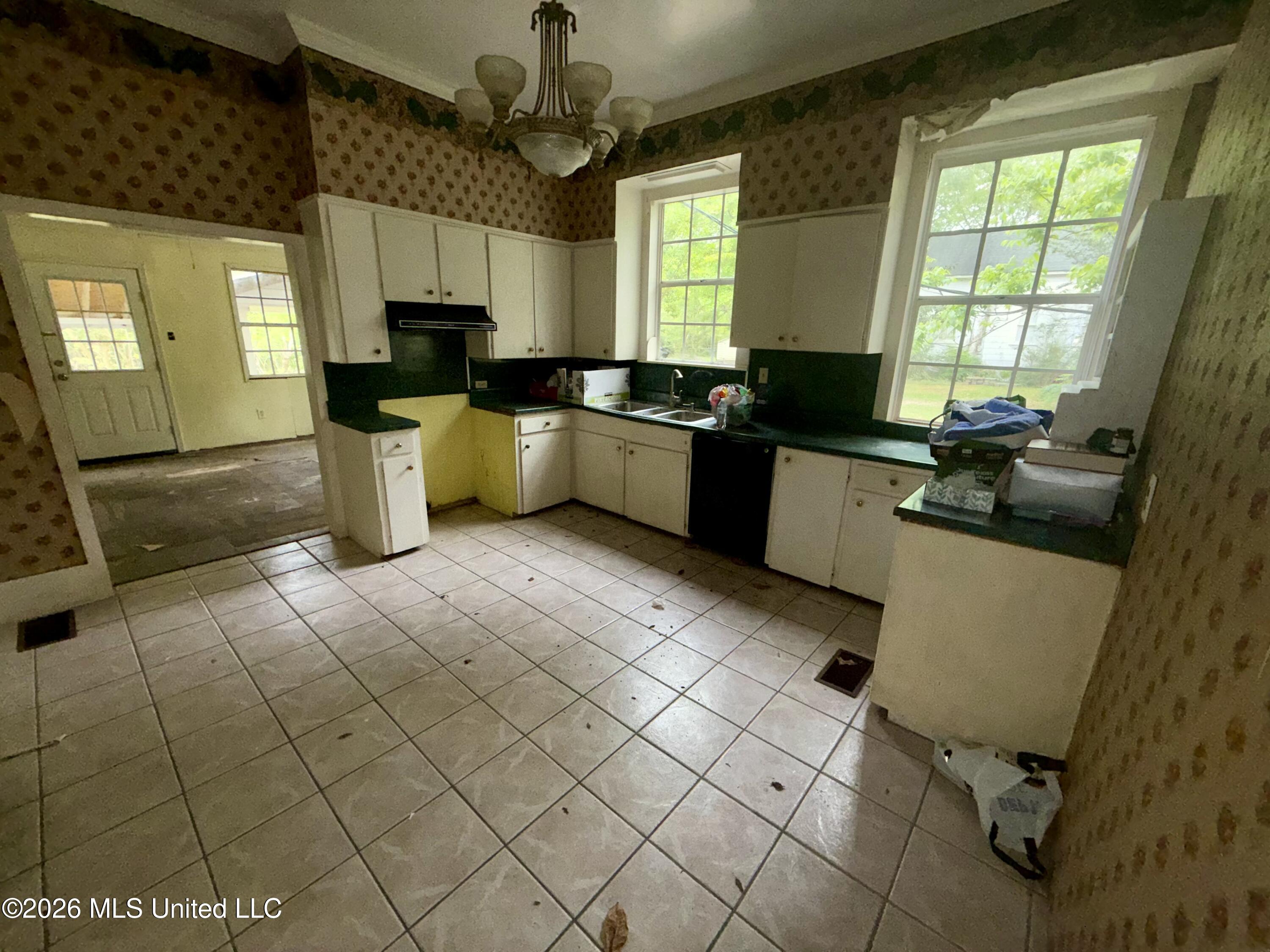 101 S Main Street Property Photo 10