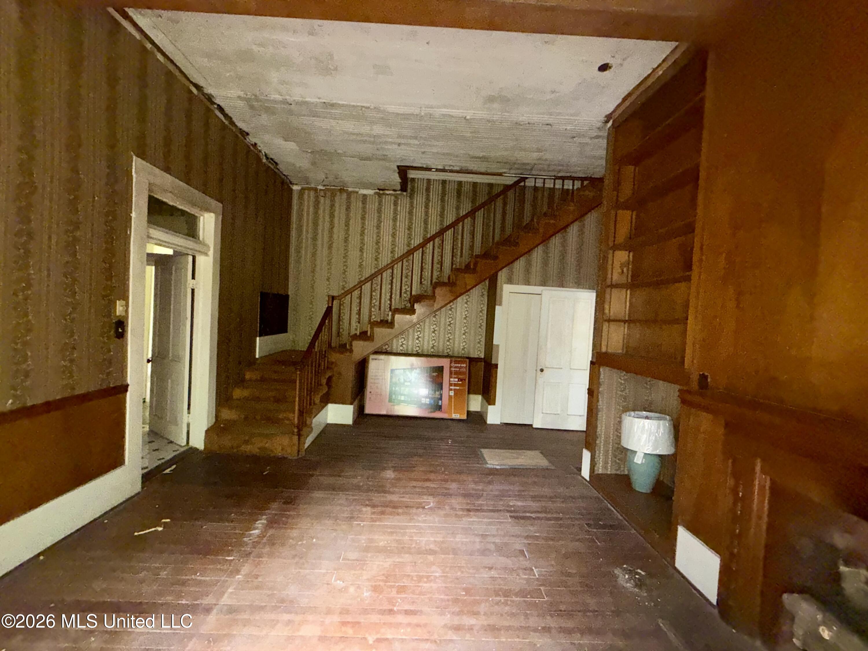 101 S Main Street Property Photo 18