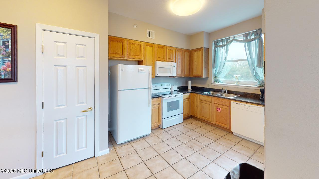 2230 Beach Drive Property Photo 6