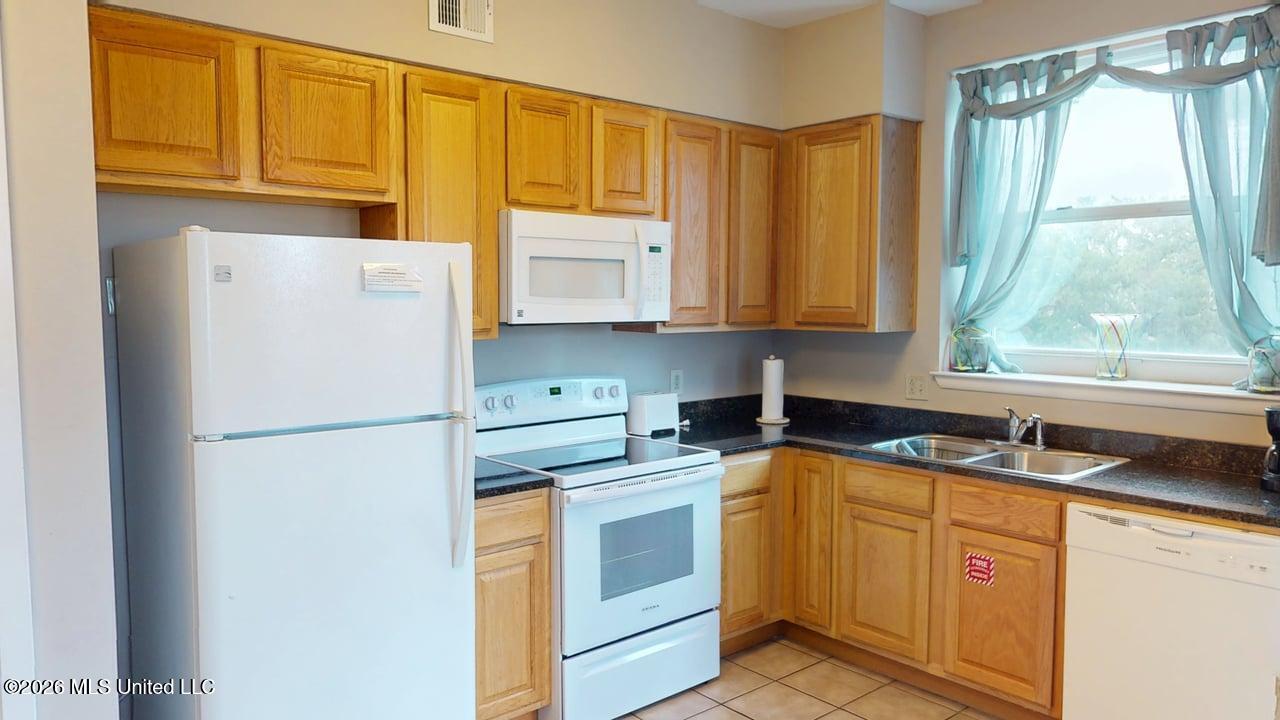 2230 Beach Drive Property Photo 7
