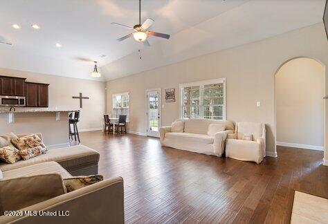 2175 Redbud Cove Property Photo 8