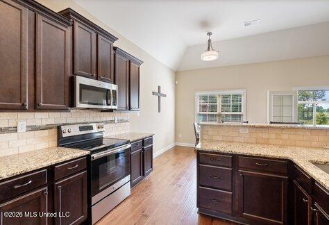 2175 Redbud Cove Property Photo 10