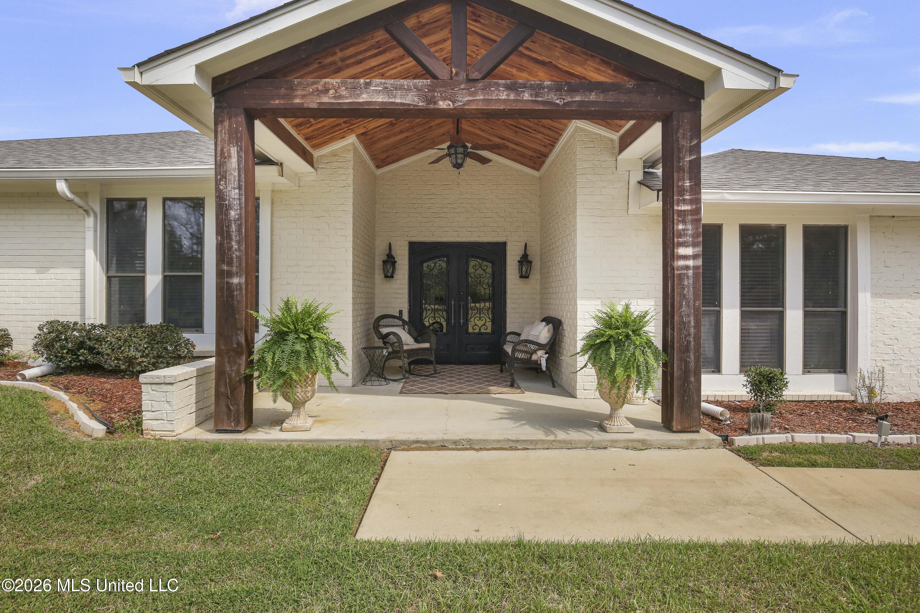 301 Calumet Drive Property Photo 1