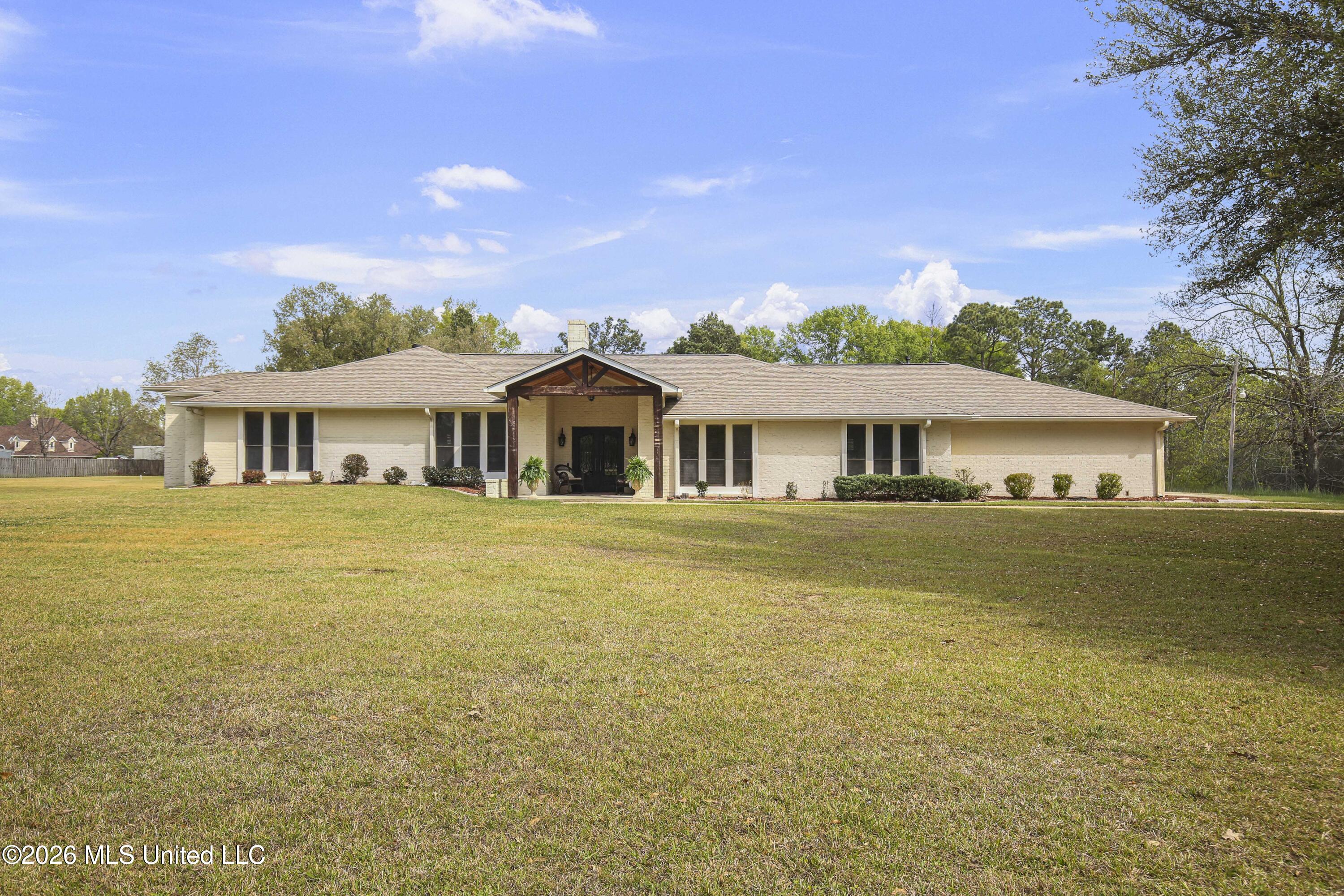301 Calumet Drive Property Photo 2