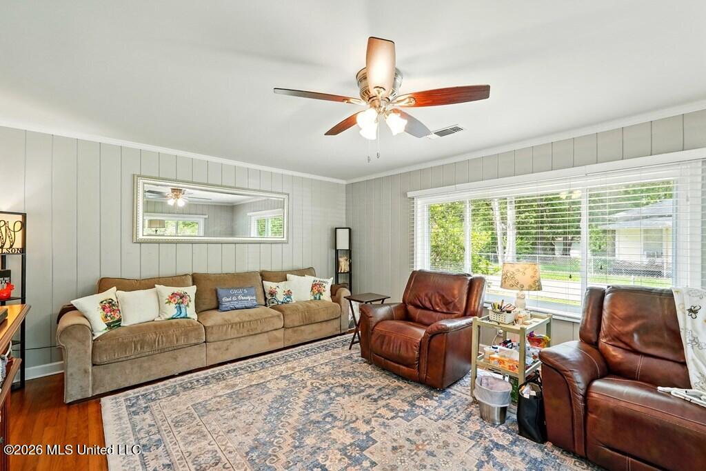 711 Neal Road Property Photo 4