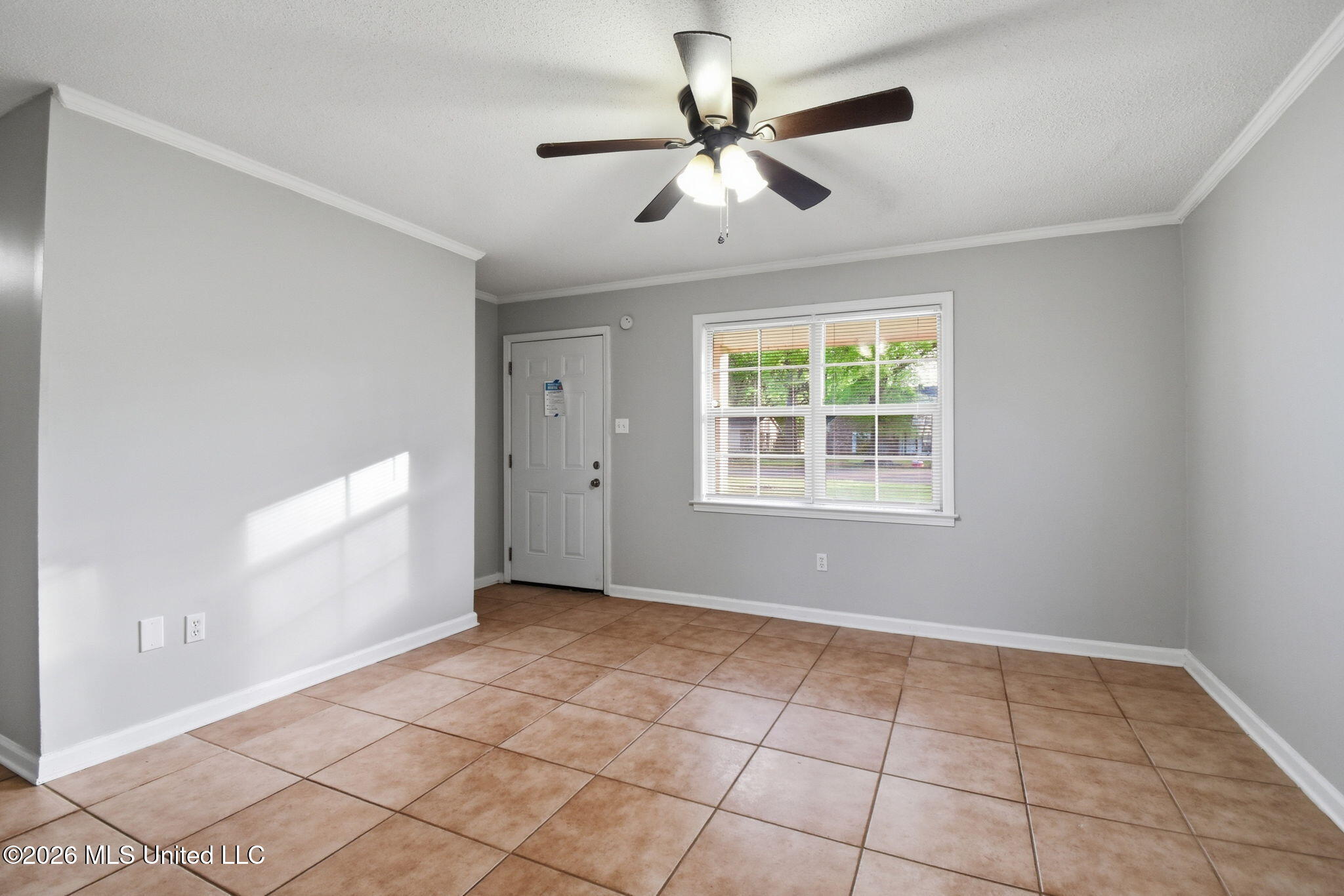 727 Thornwood Drive Property Photo 2
