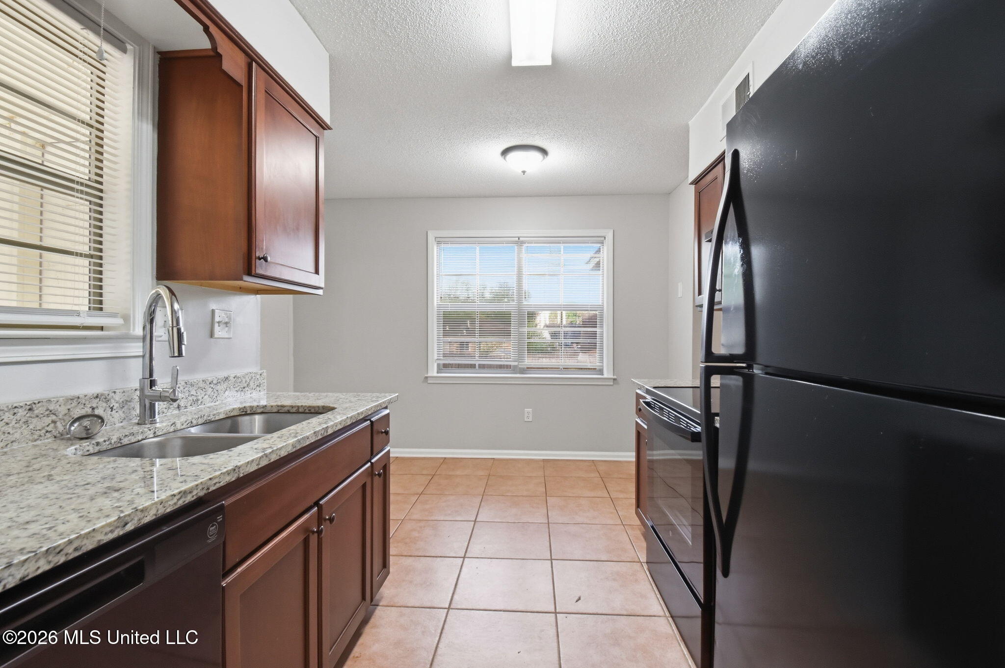 727 Thornwood Drive Property Photo 4