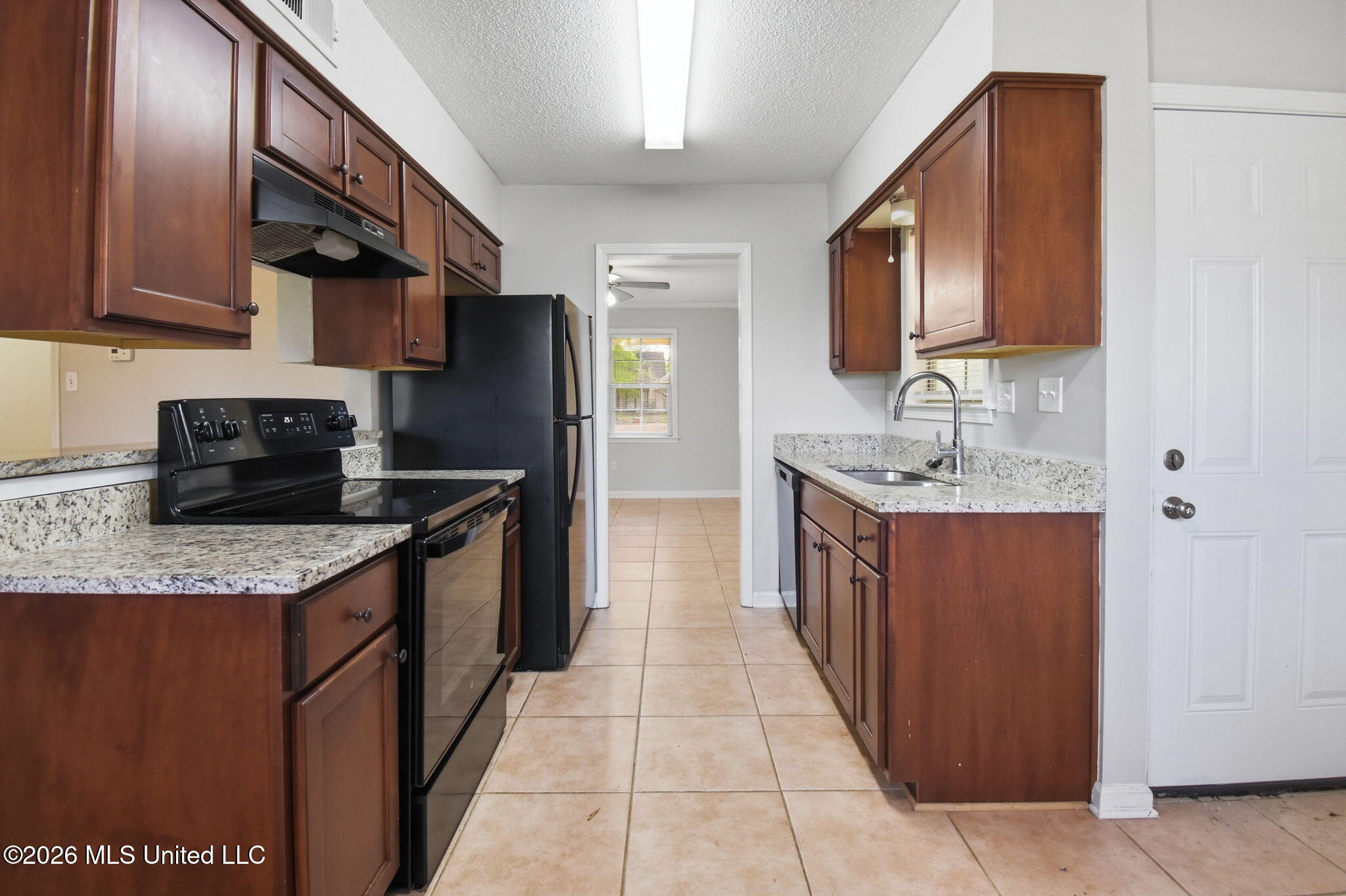 727 Thornwood Drive Property Photo 7