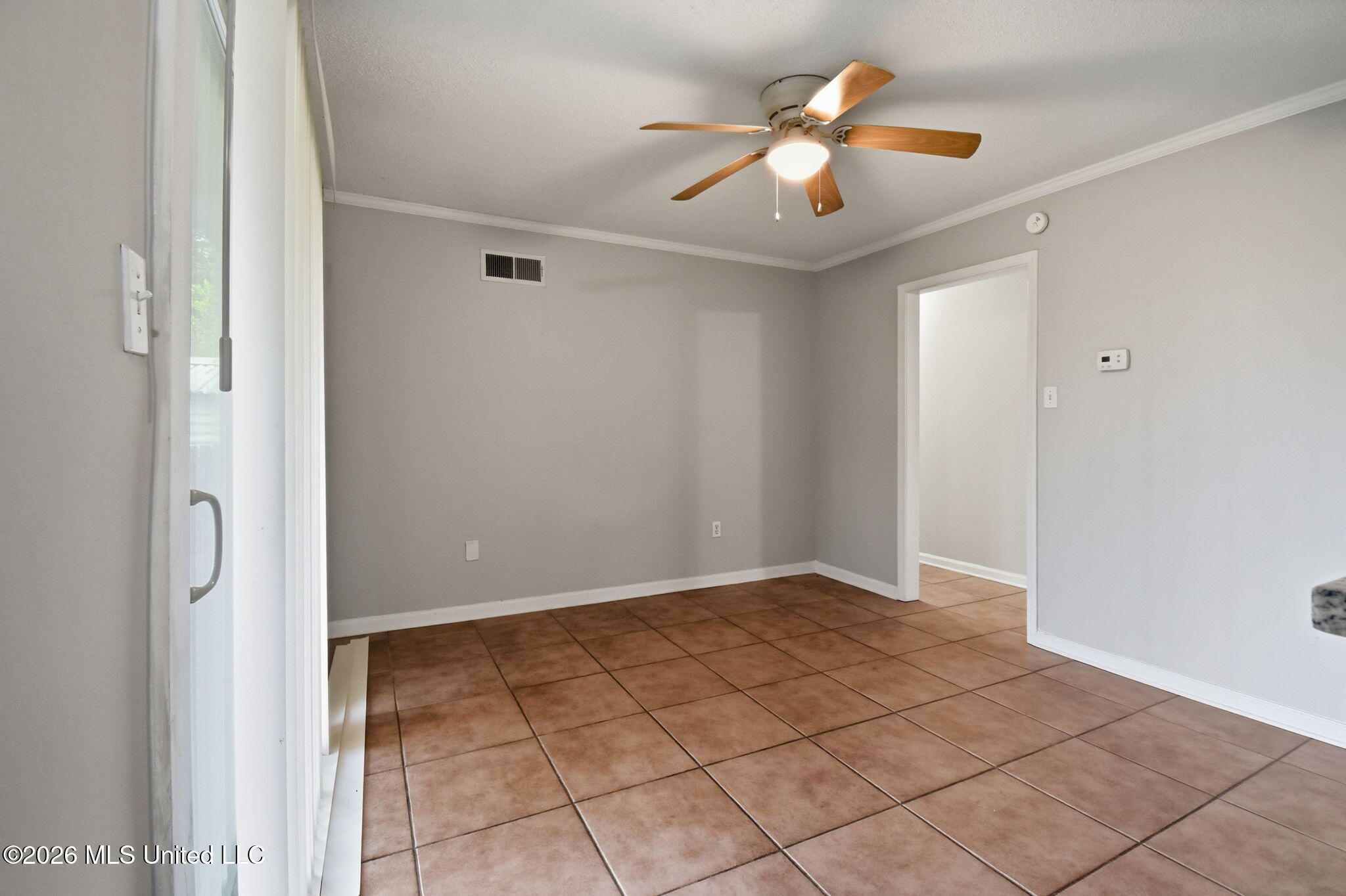 727 Thornwood Drive Property Photo 9