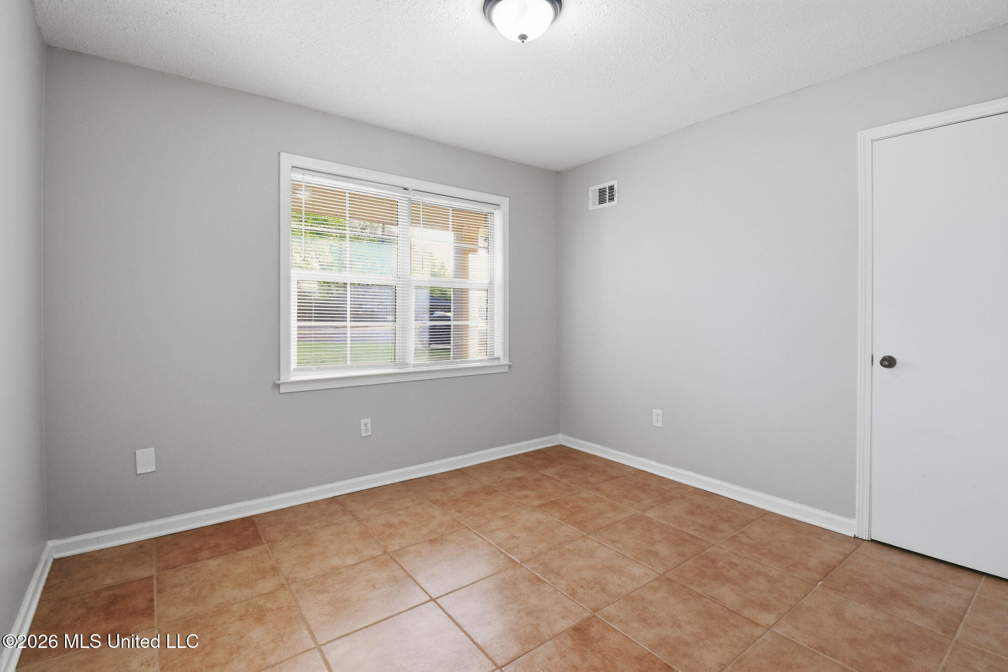 727 Thornwood Drive Property Photo 10