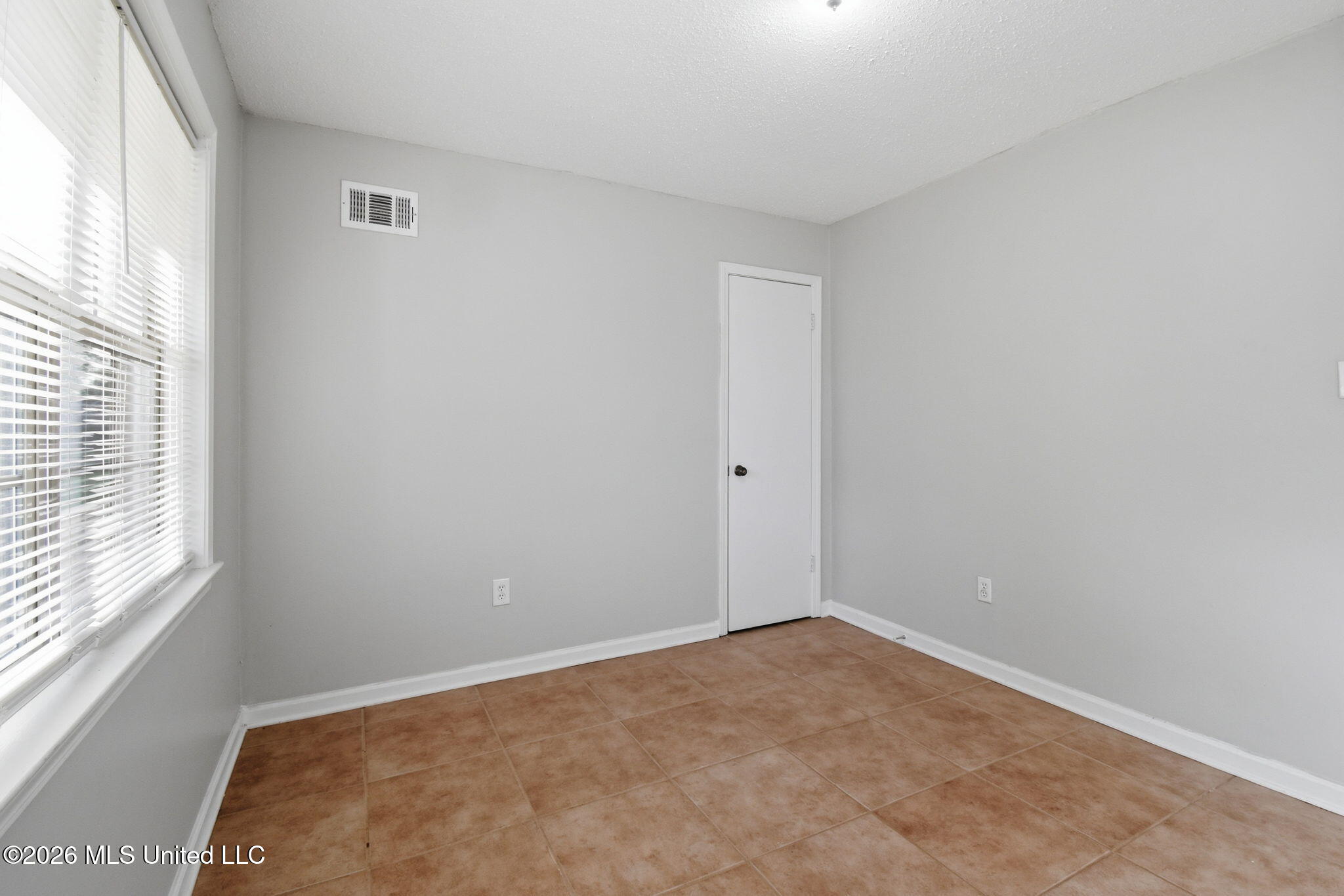 727 Thornwood Drive Property Photo 11