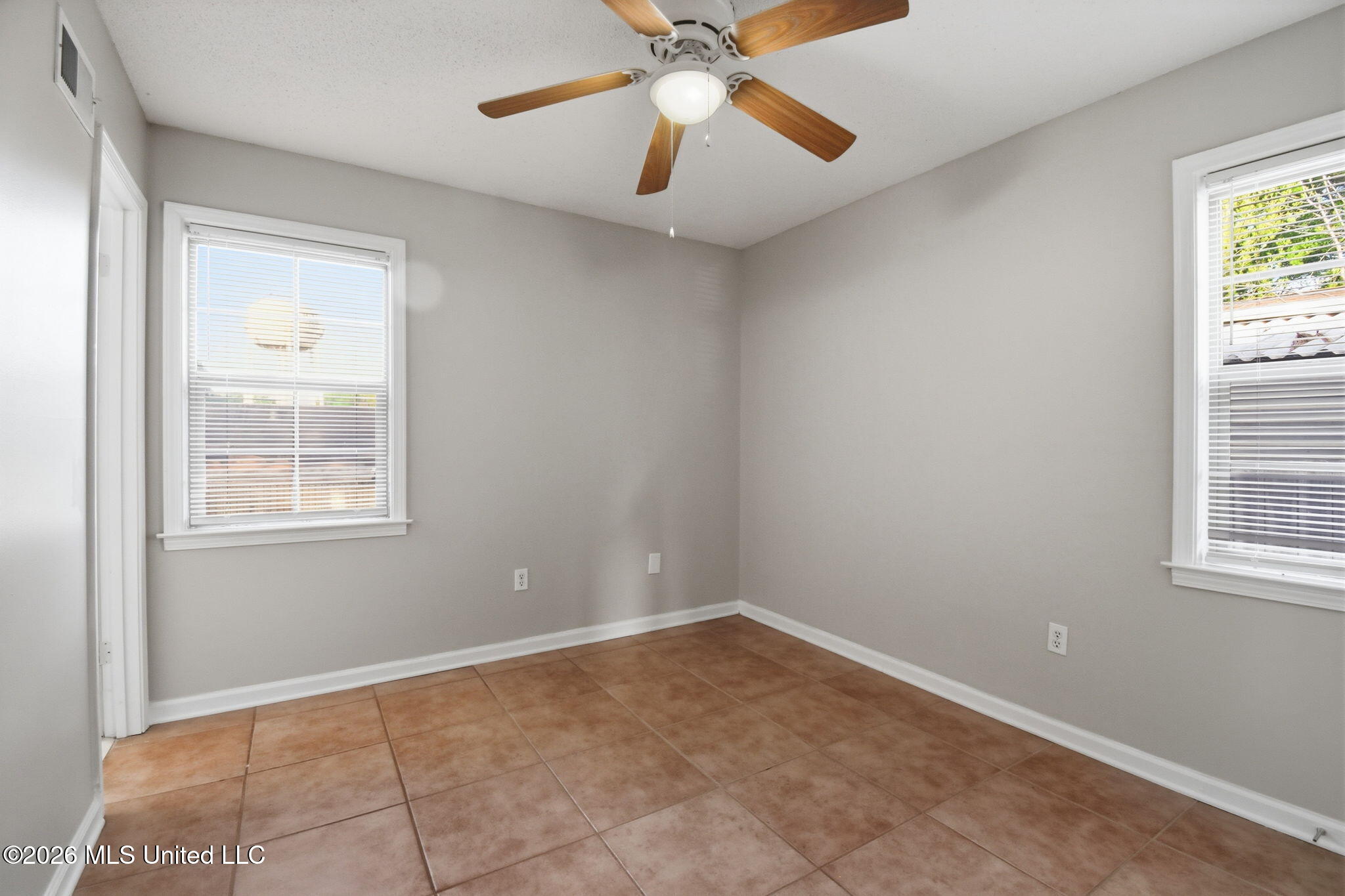727 Thornwood Drive Property Photo 14