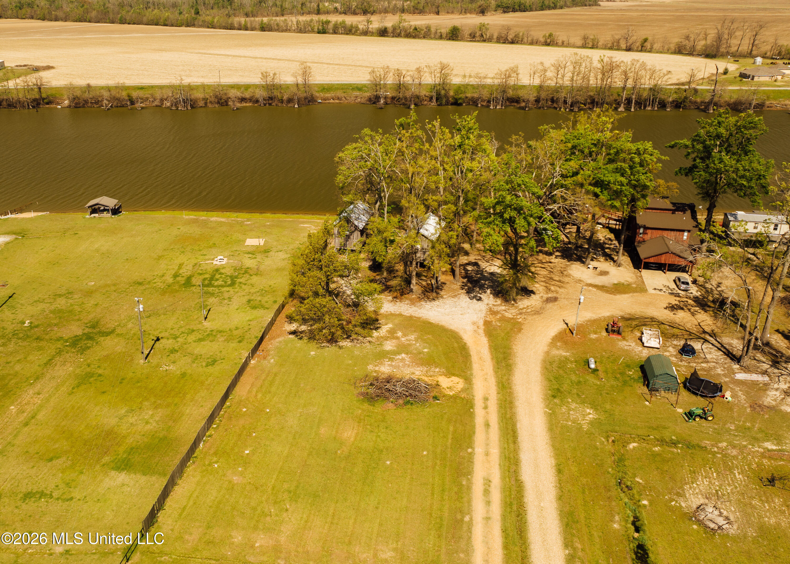 2503 Deerfield Road Property Photo 6