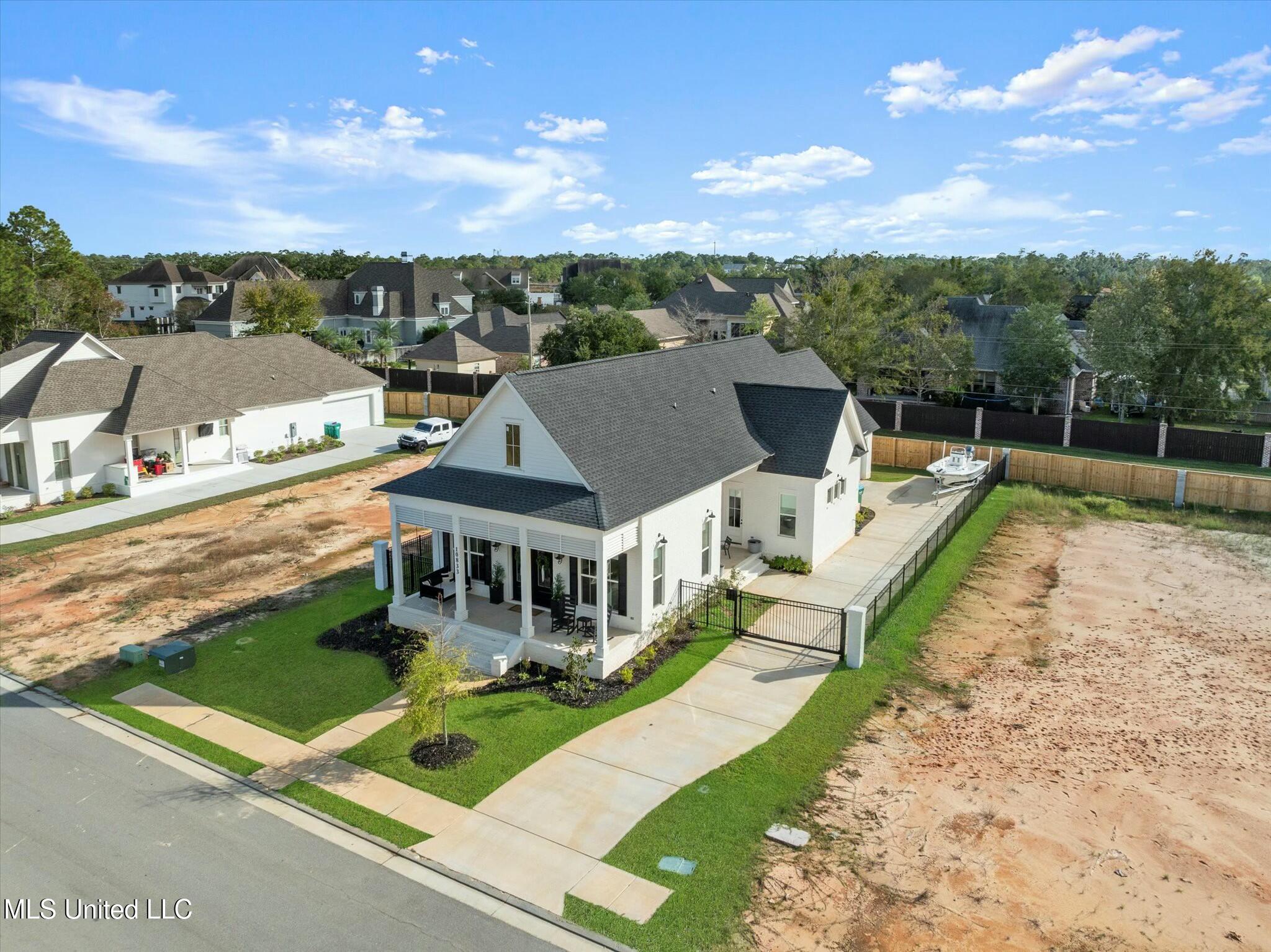 10833 Lily Lane Property Photo 2