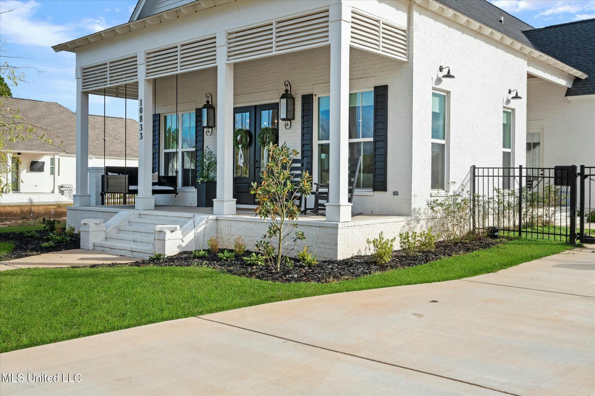 10833 Lily Lane Property Photo 4