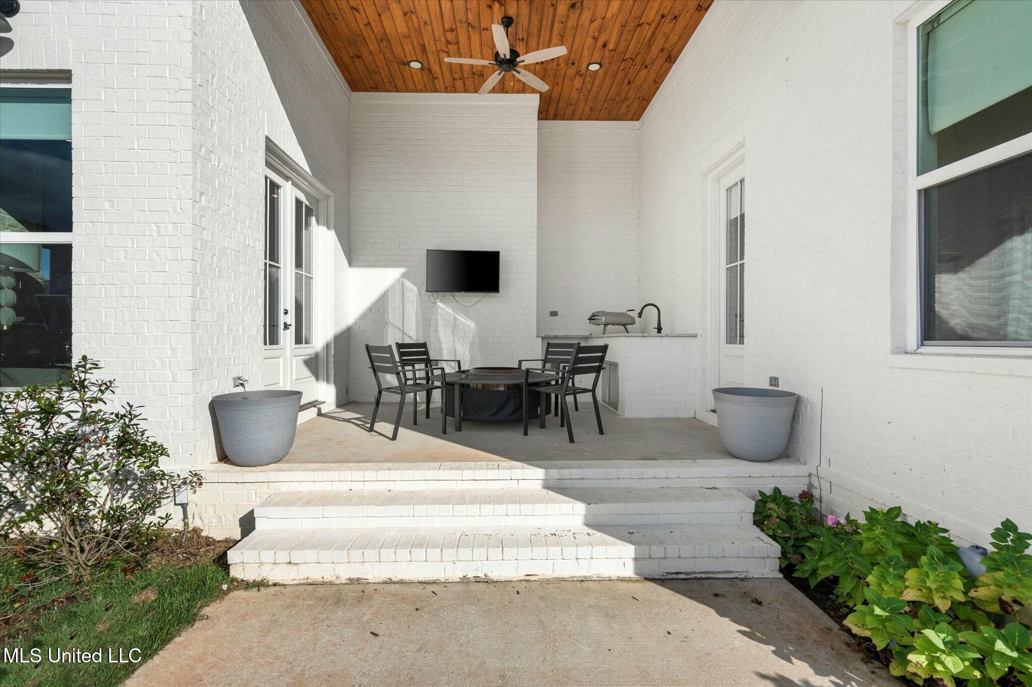 10833 Lily Lane Property Photo 32