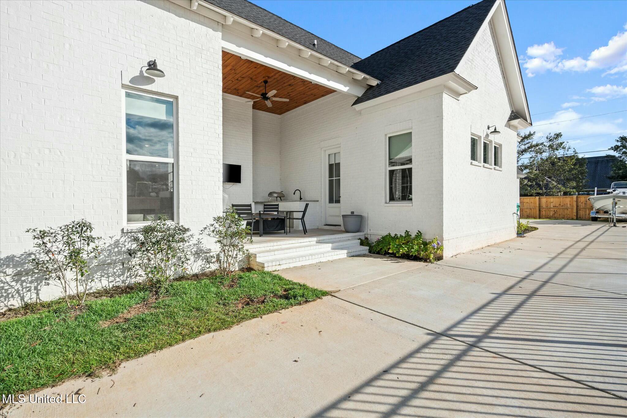 10833 Lily Lane Property Photo 33