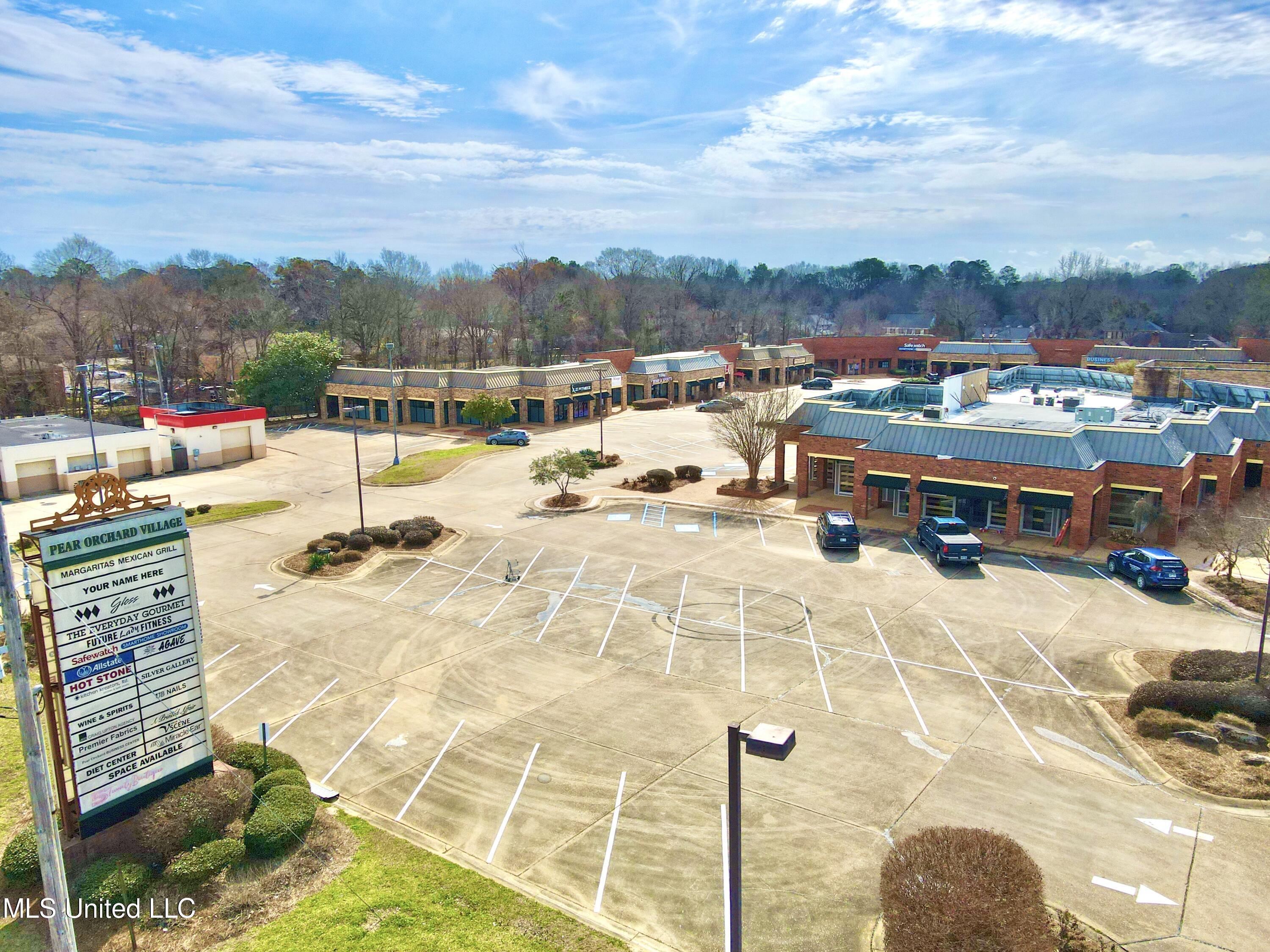 1625 E County Line Road Property Photo 1