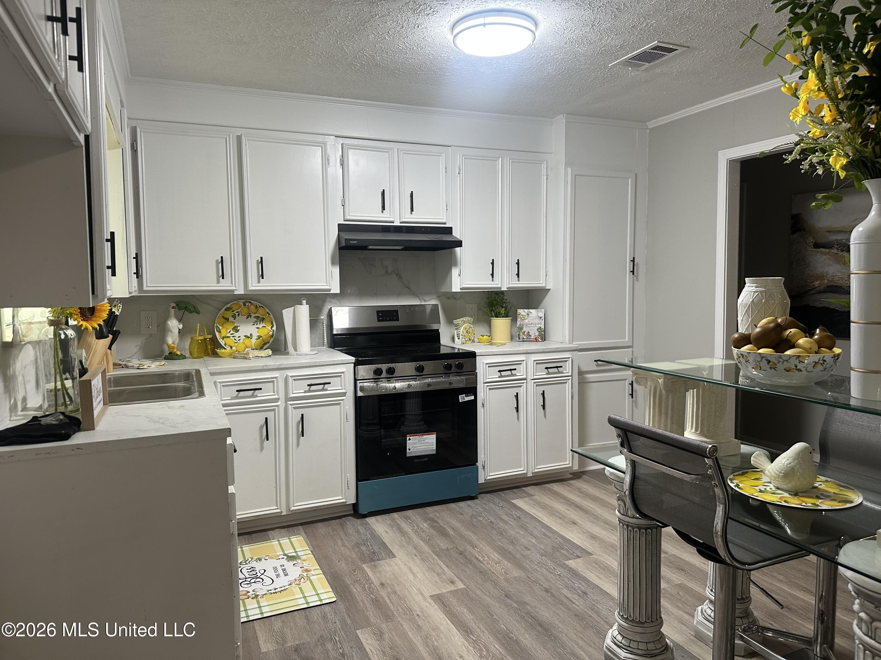 119 Harris Lane Property Photo 3