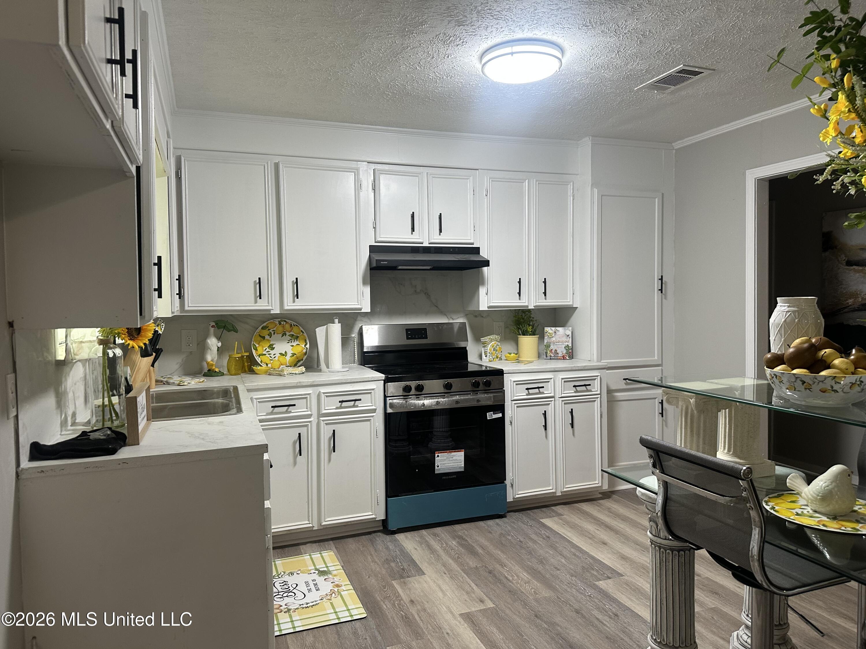 119 Harris Lane Property Photo 4