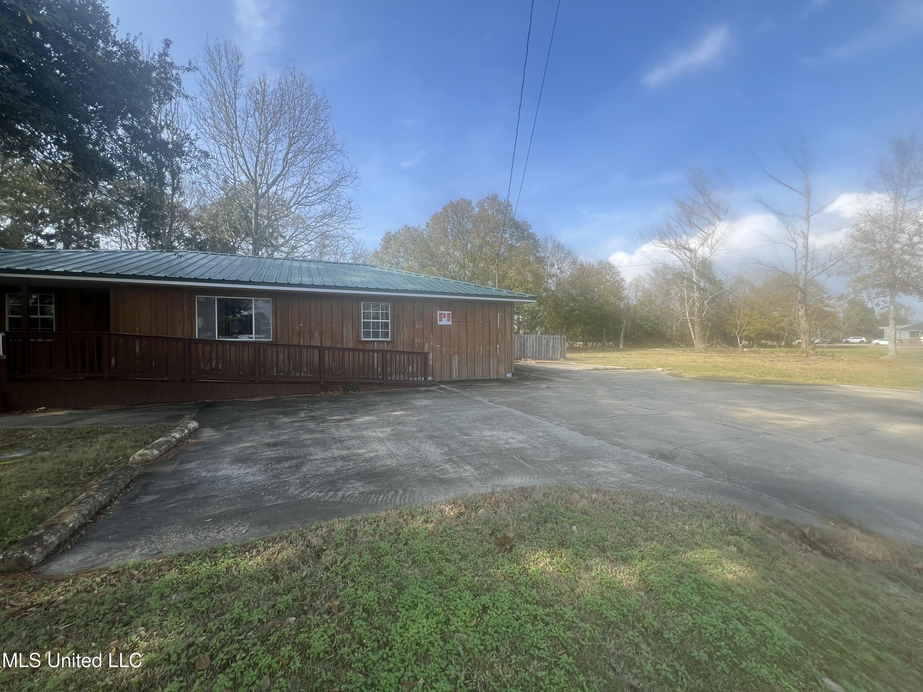 10267 Boney Avenue Property Photo 4
