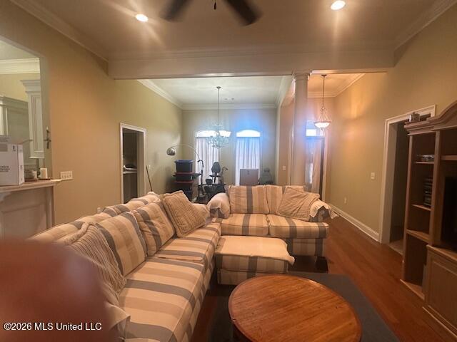 1926 E Ridge Circle Property Photo 2