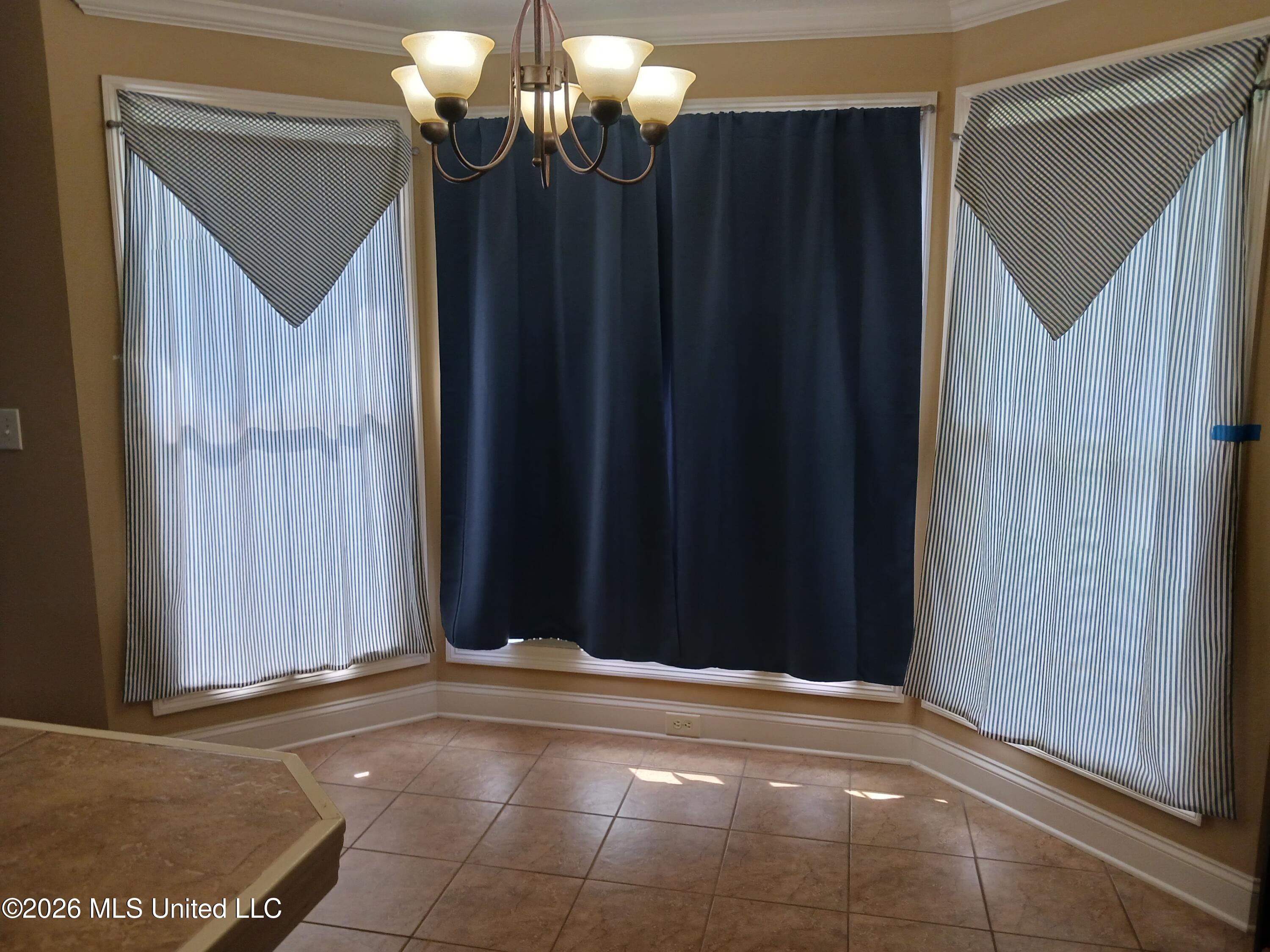 1926 E Ridge Circle Property Photo 9