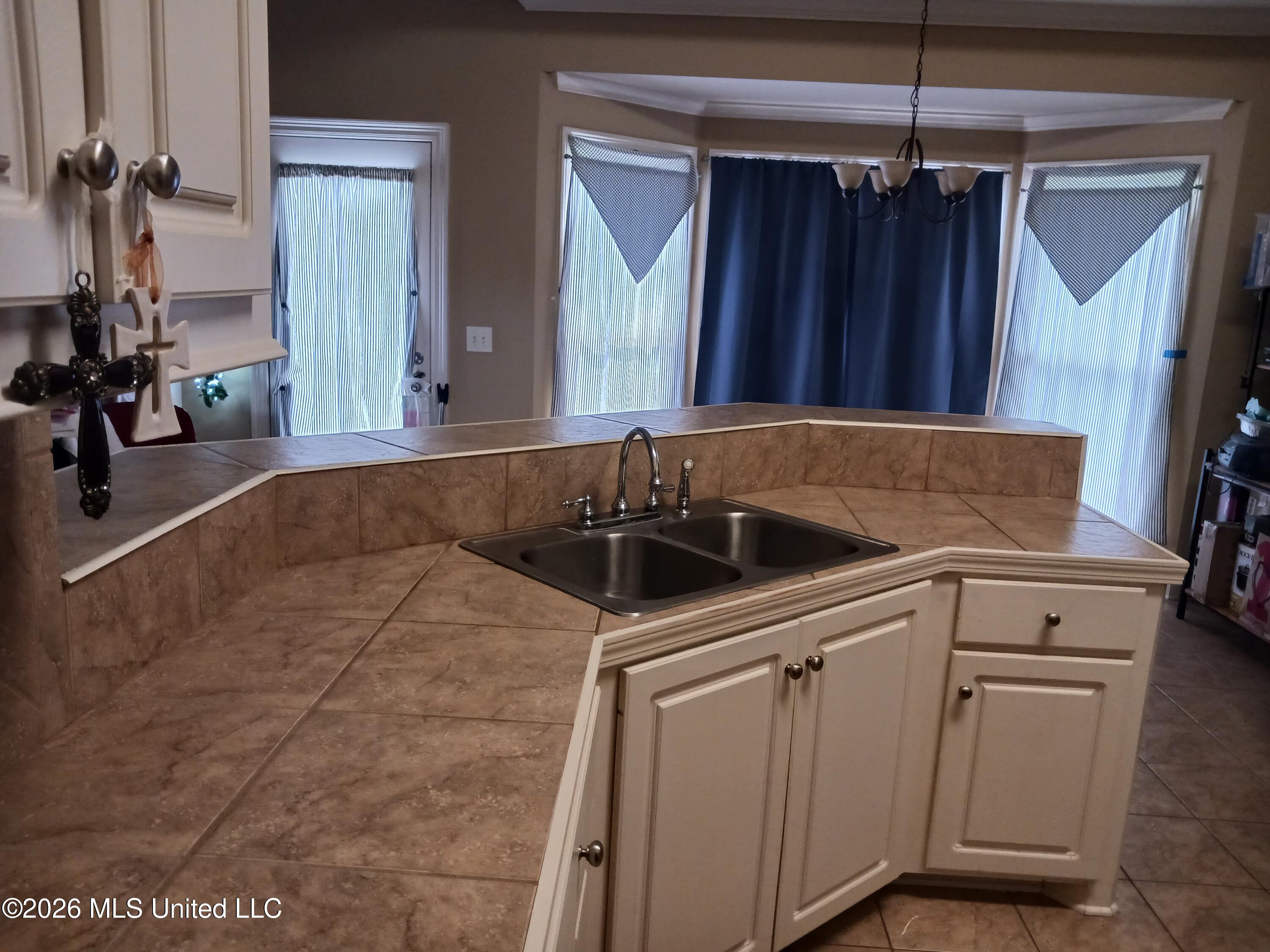 1926 E Ridge Circle Property Photo 11