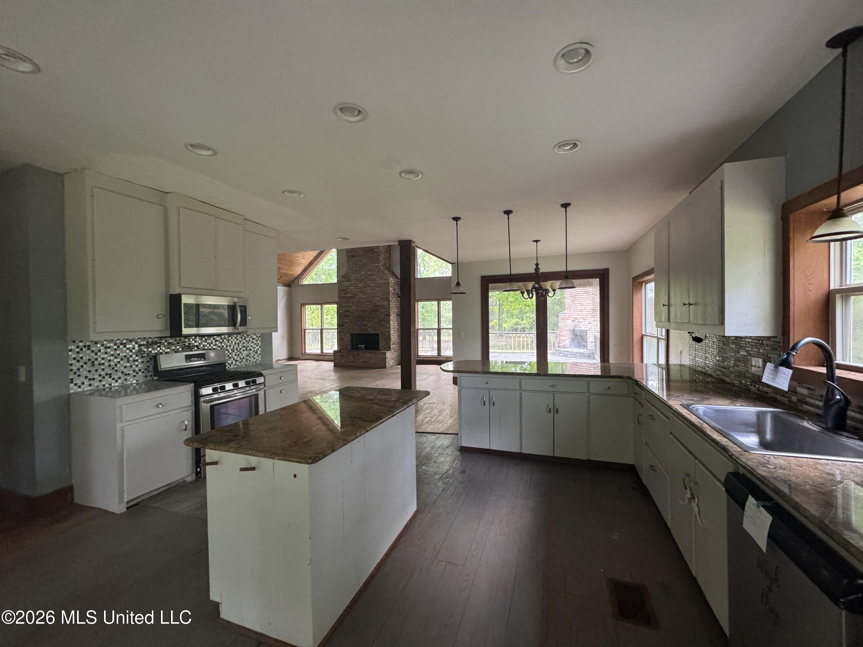 134 Seldom Seen Cove Property Photo 3