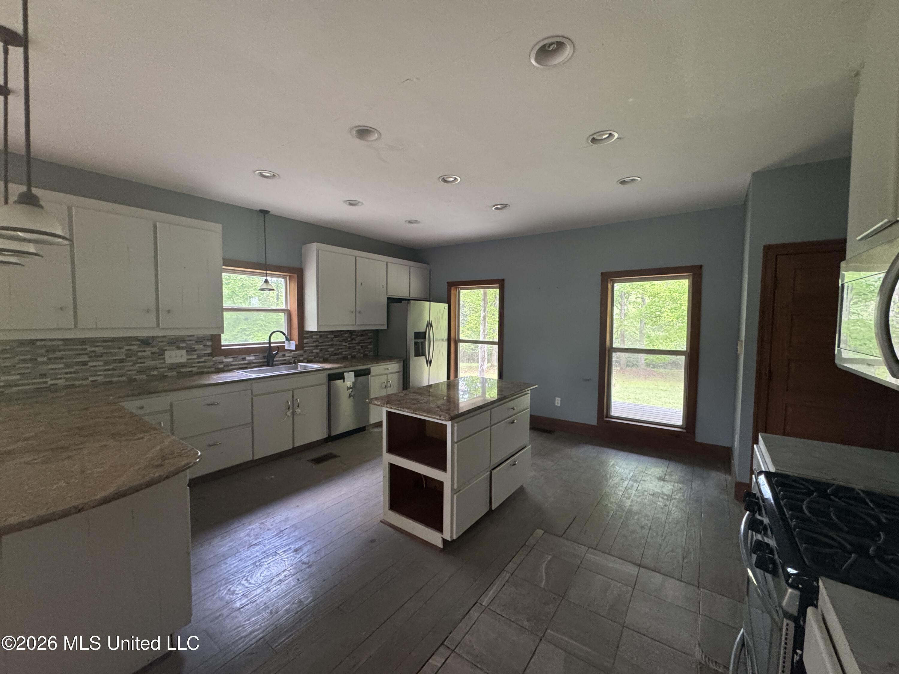 134 Seldom Seen Cove Property Photo 4
