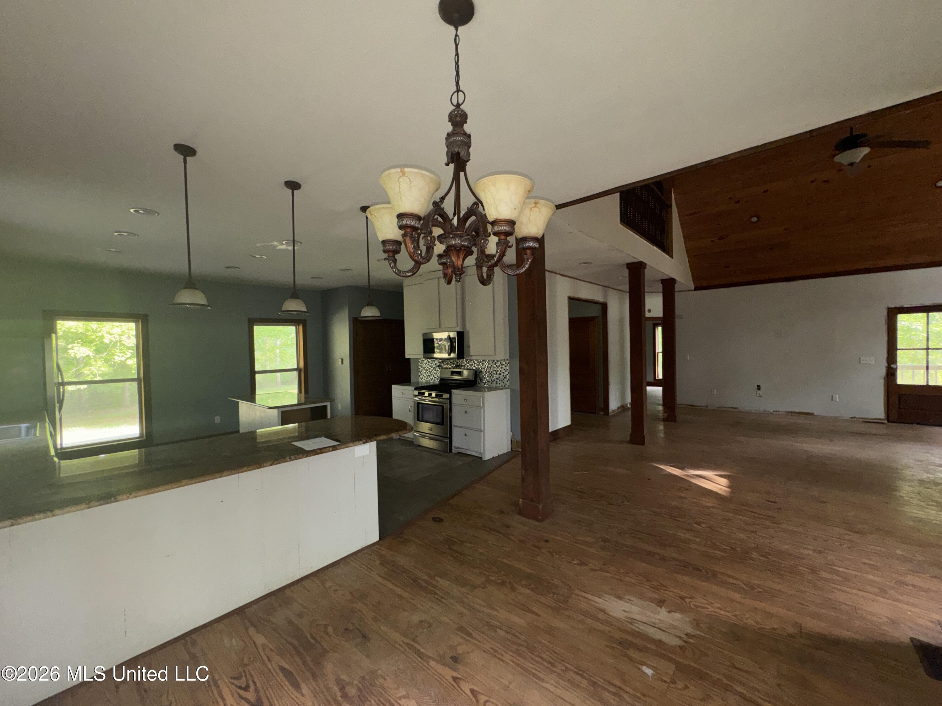 134 Seldom Seen Cove Property Photo 6