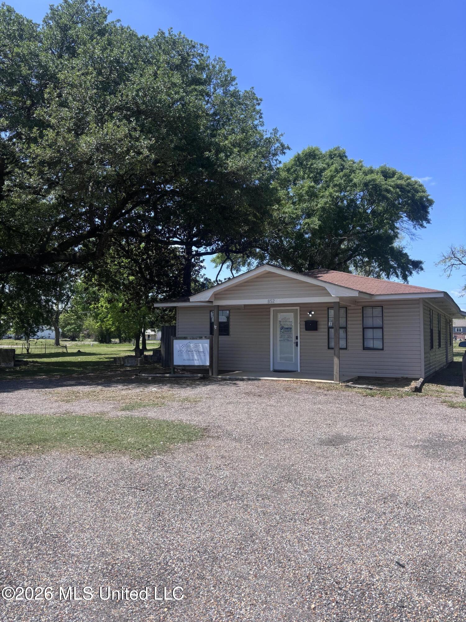 852 Ellisville Boulevard Property Photo 1