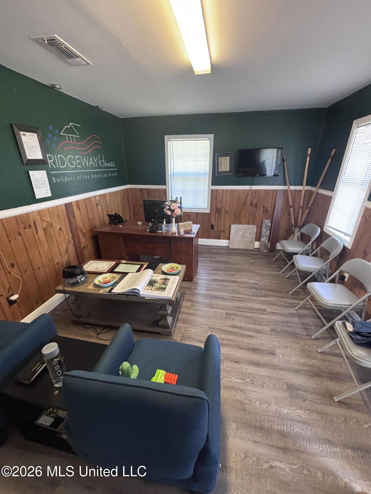 852 Ellisville Boulevard Property Photo 3