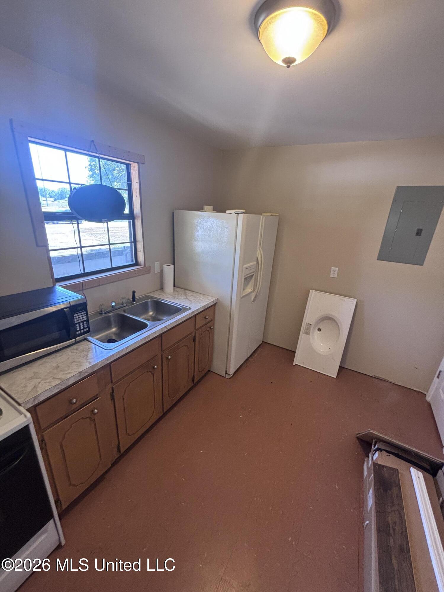 852 Ellisville Boulevard Property Photo 4