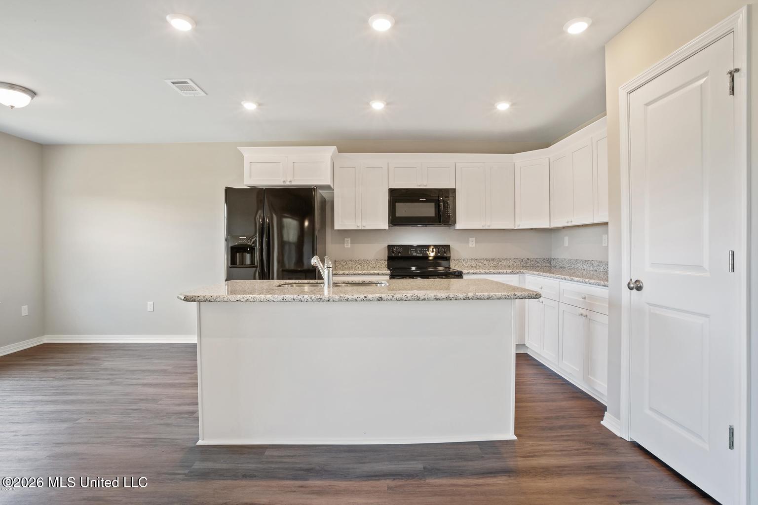 629 Oak Street Property Photo 3