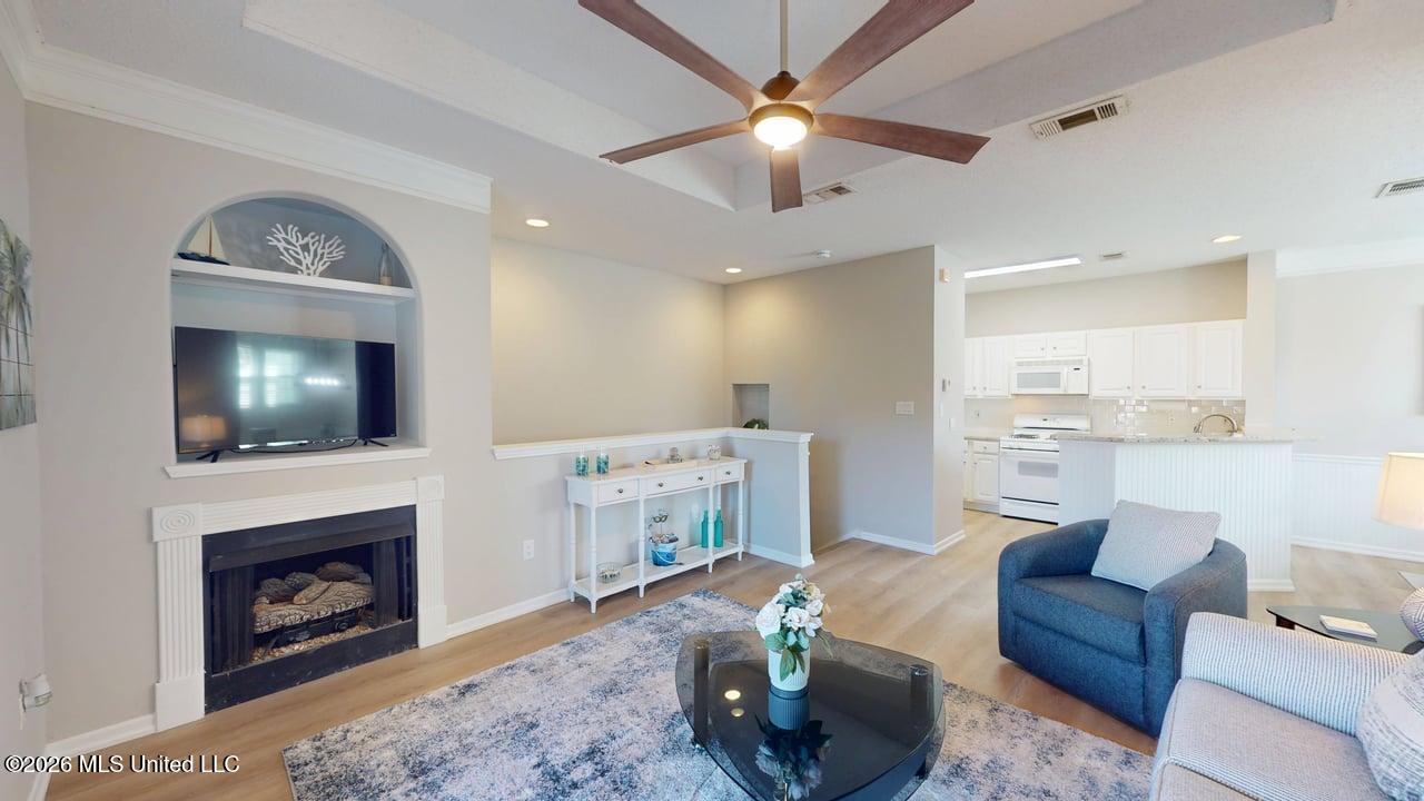 2252 Beach Drive Property Photo 4
