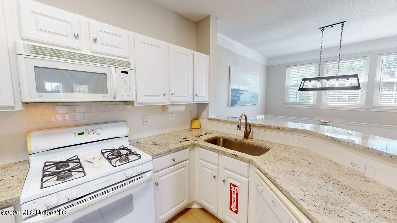 2252 Beach Drive Property Photo 8