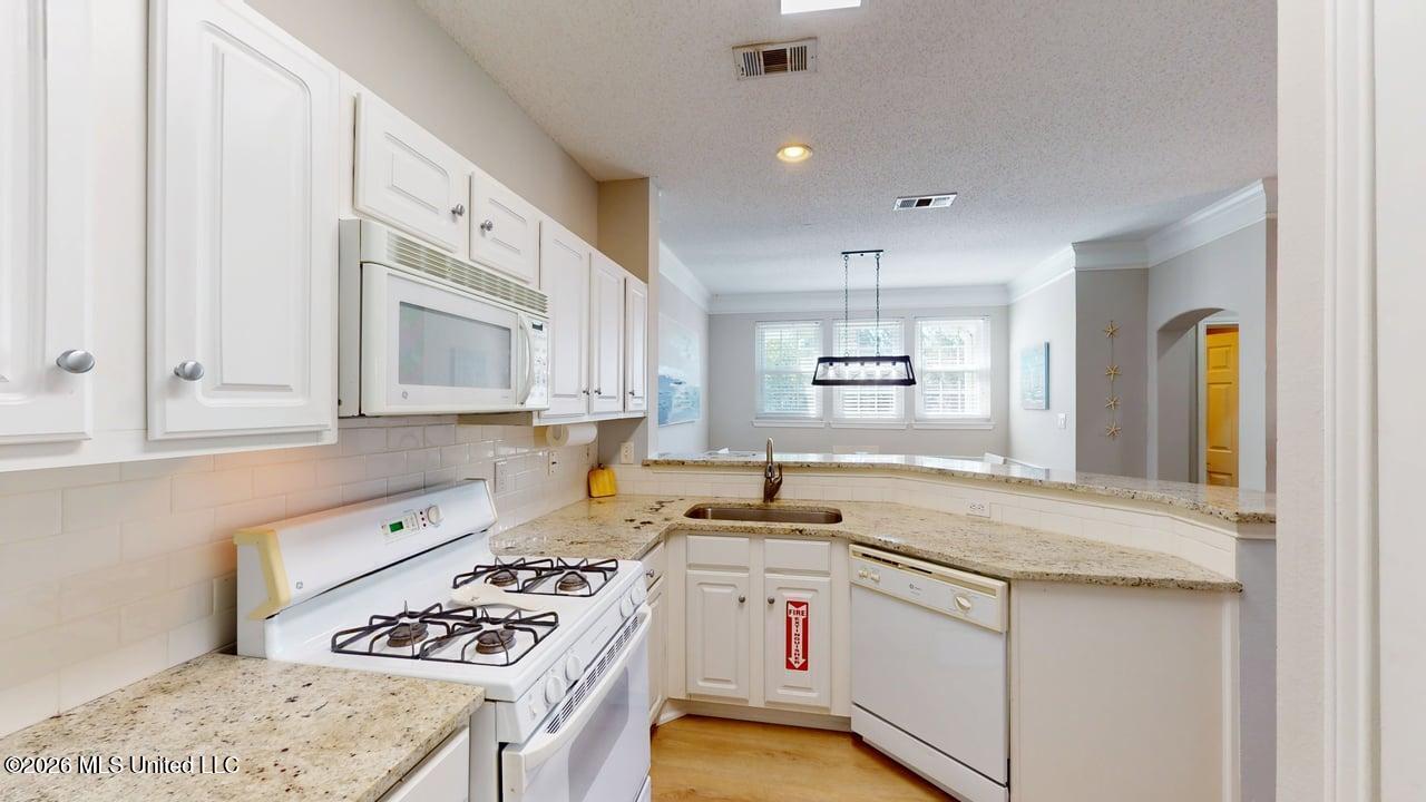 2252 Beach Drive Property Photo 9