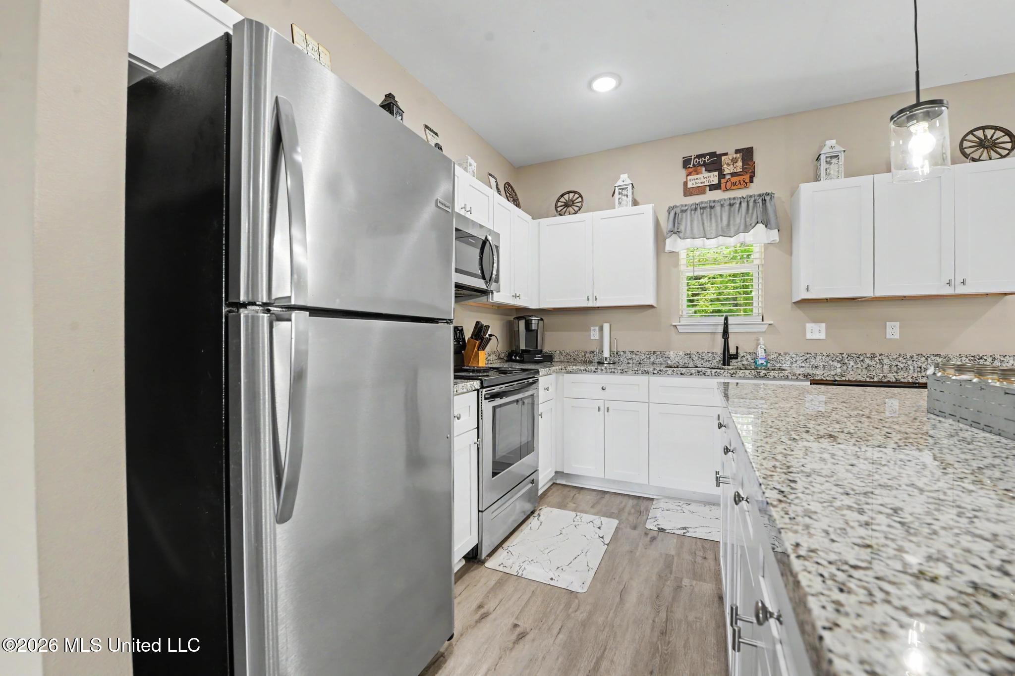19480 Stewart Street Property Photo 11