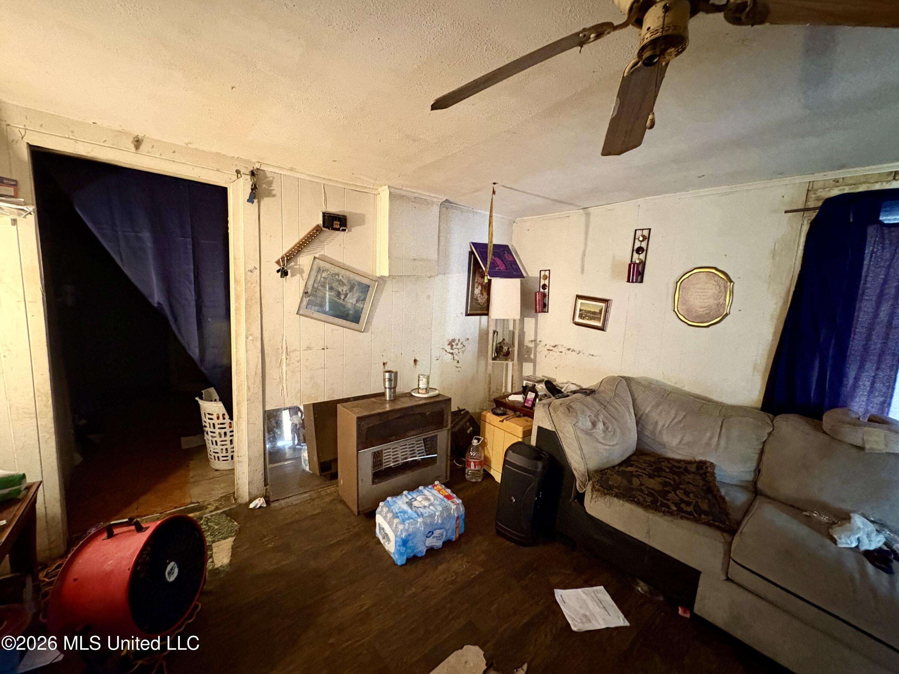 607 N Spruce Street Property Photo 3