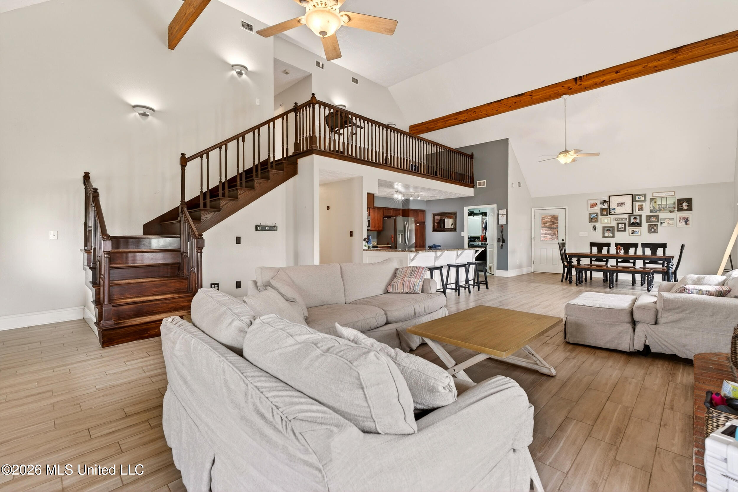 430 Gladstone Street Property Photo 7