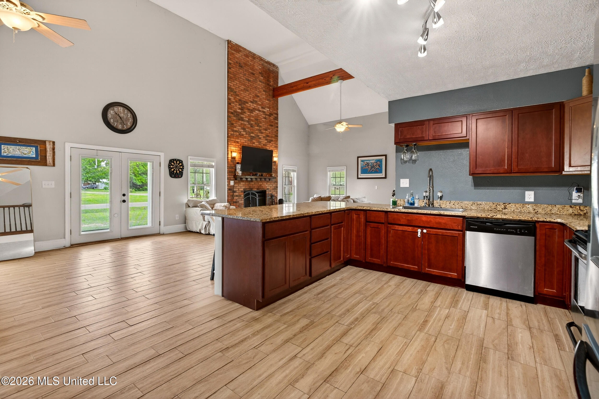 430 Gladstone Street Property Photo 10