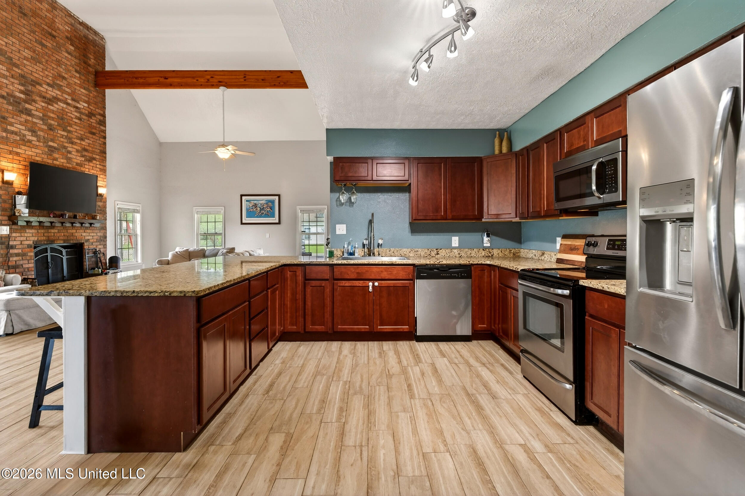430 Gladstone Street Property Photo 11