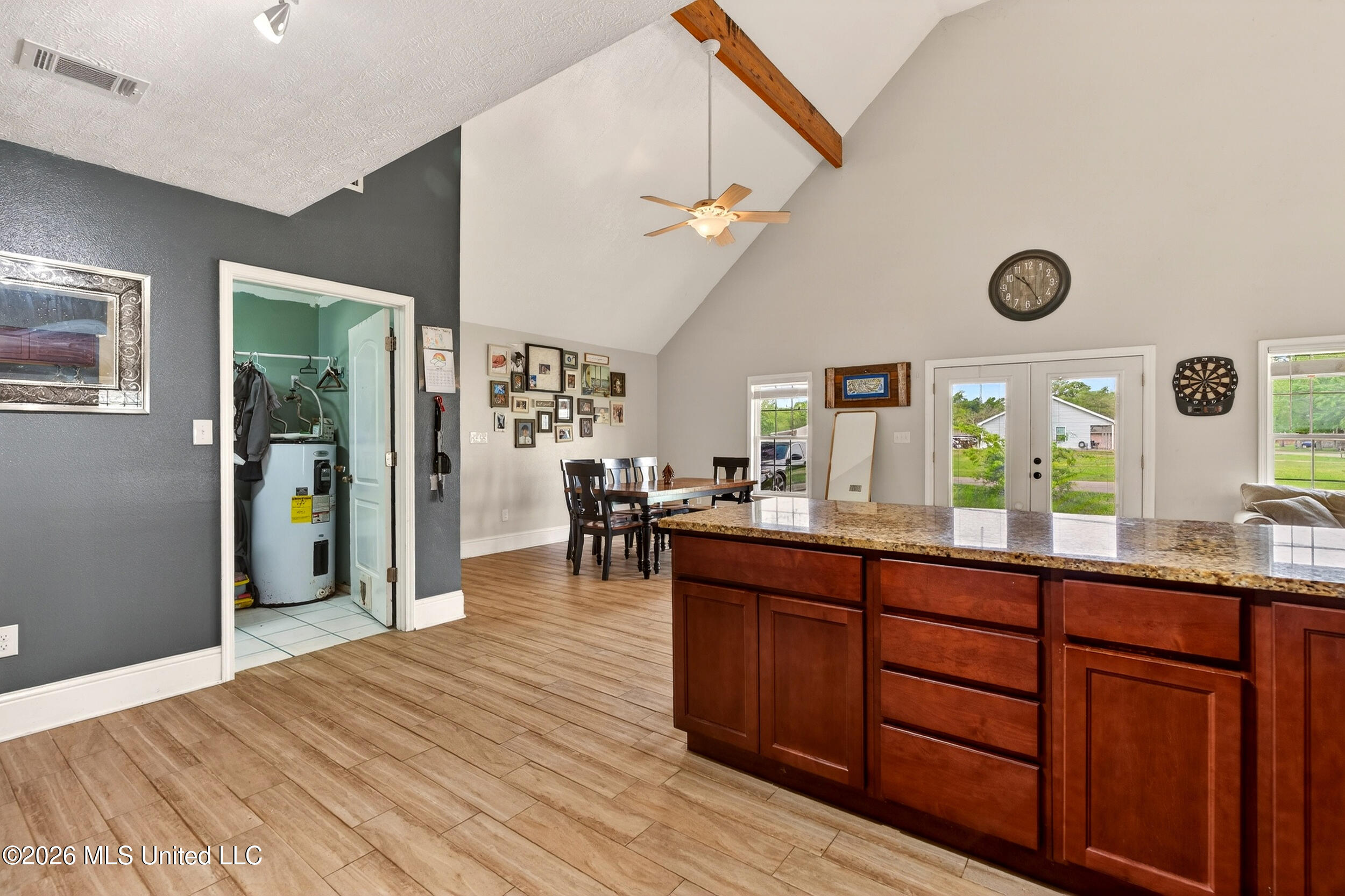430 Gladstone Street Property Photo 12