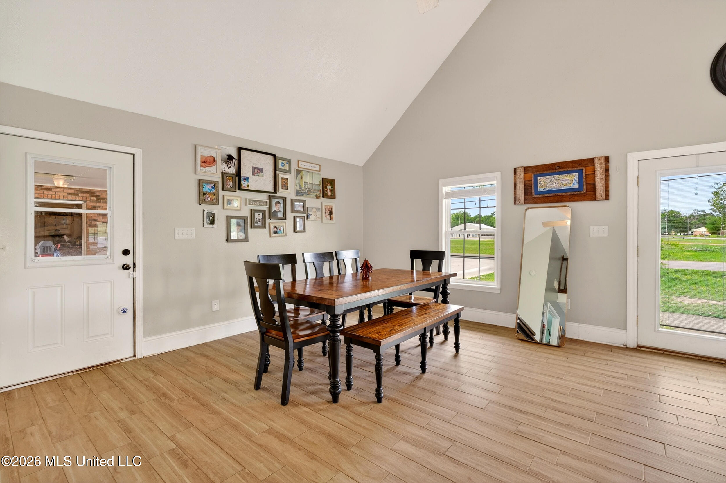 430 Gladstone Street Property Photo 14
